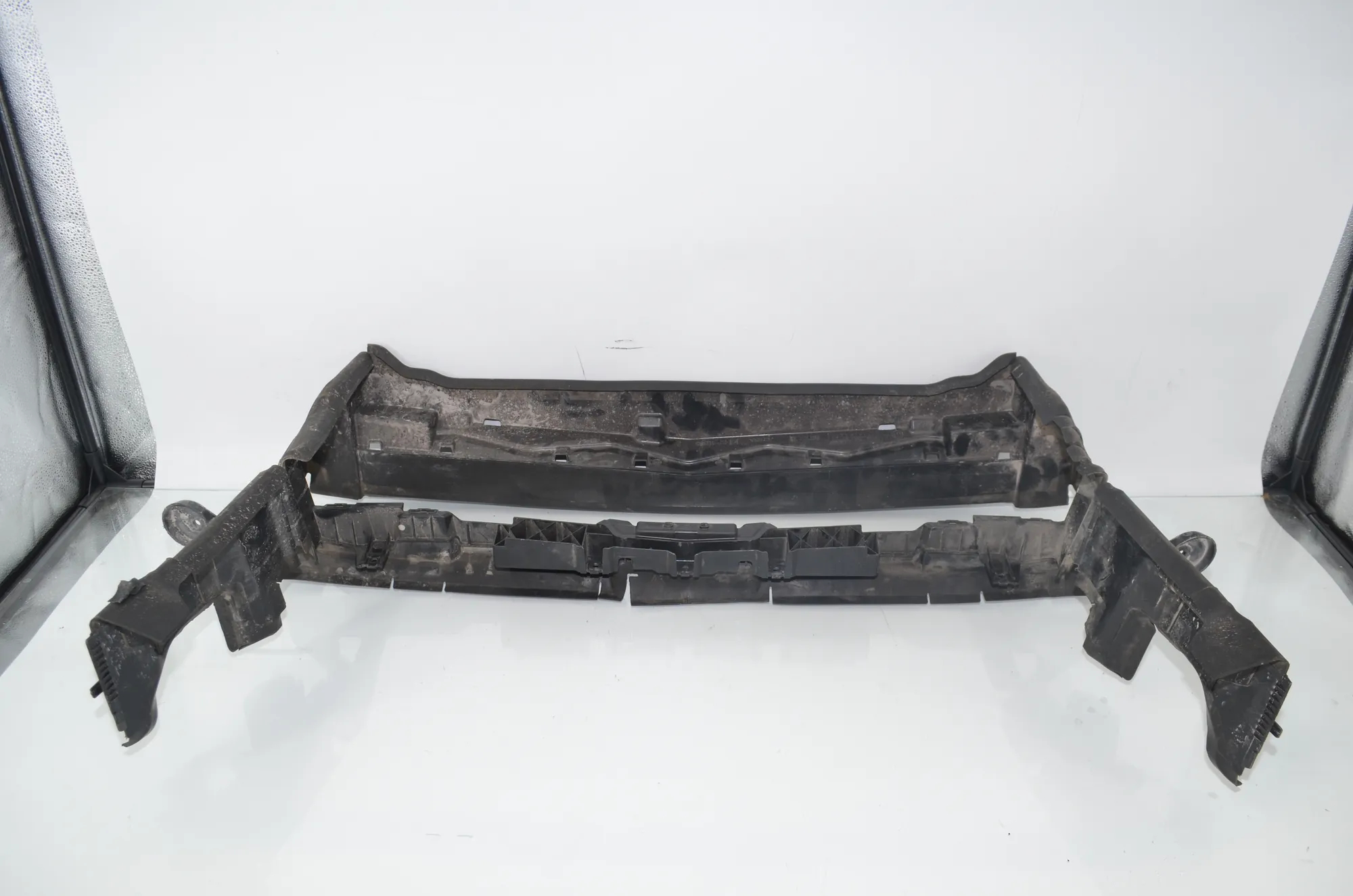Radiator Air Intake Channel – OEM 8465069 · BMW iX1 (U11 BEV) BMW iX1 (U11 BEV) iX1 eDrive 20 2024 – 3