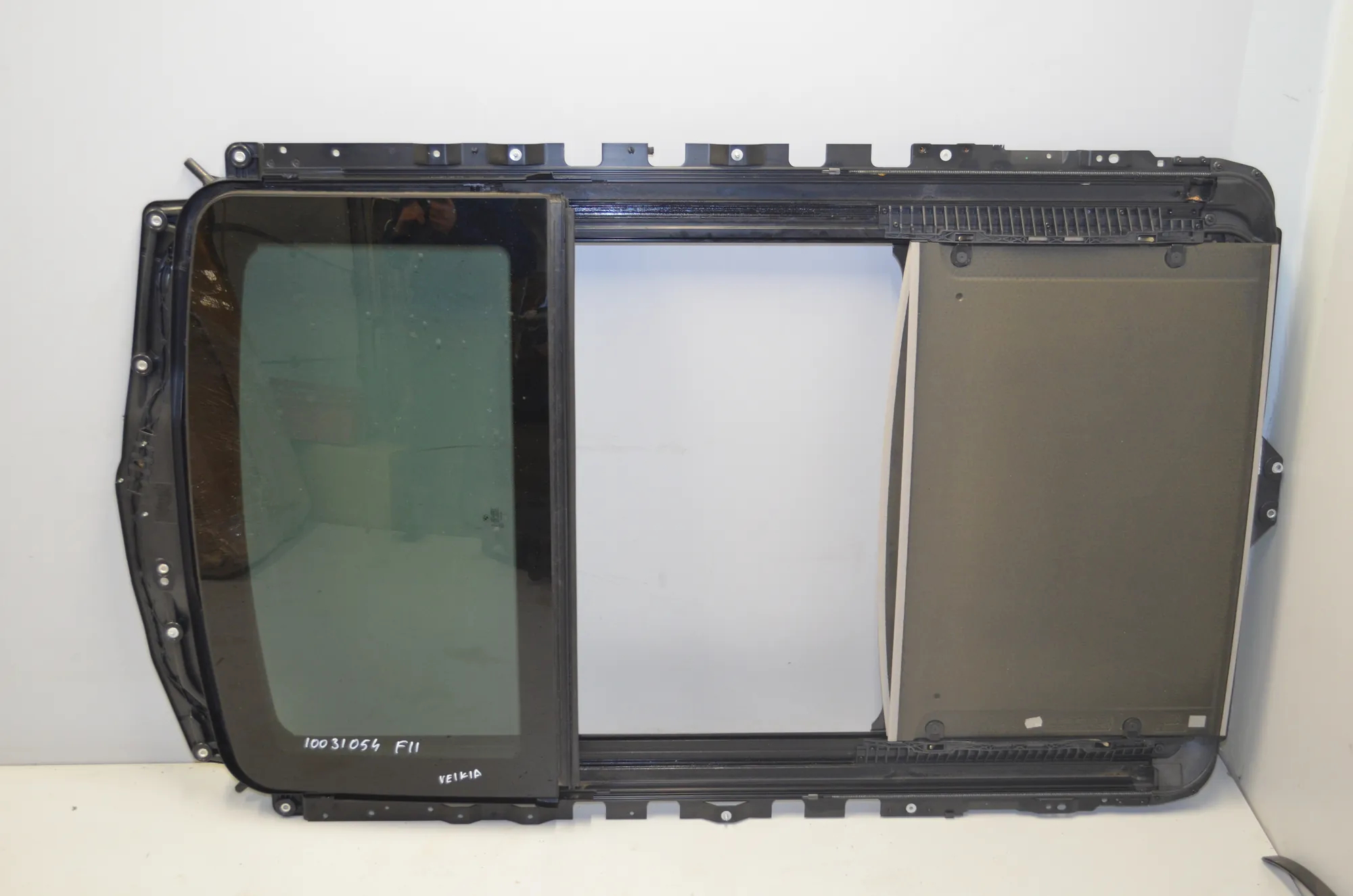 Sunroof – OEM 54107228756 · BMW 5 Touring (F11) 535 d xDrive 2013 – 2