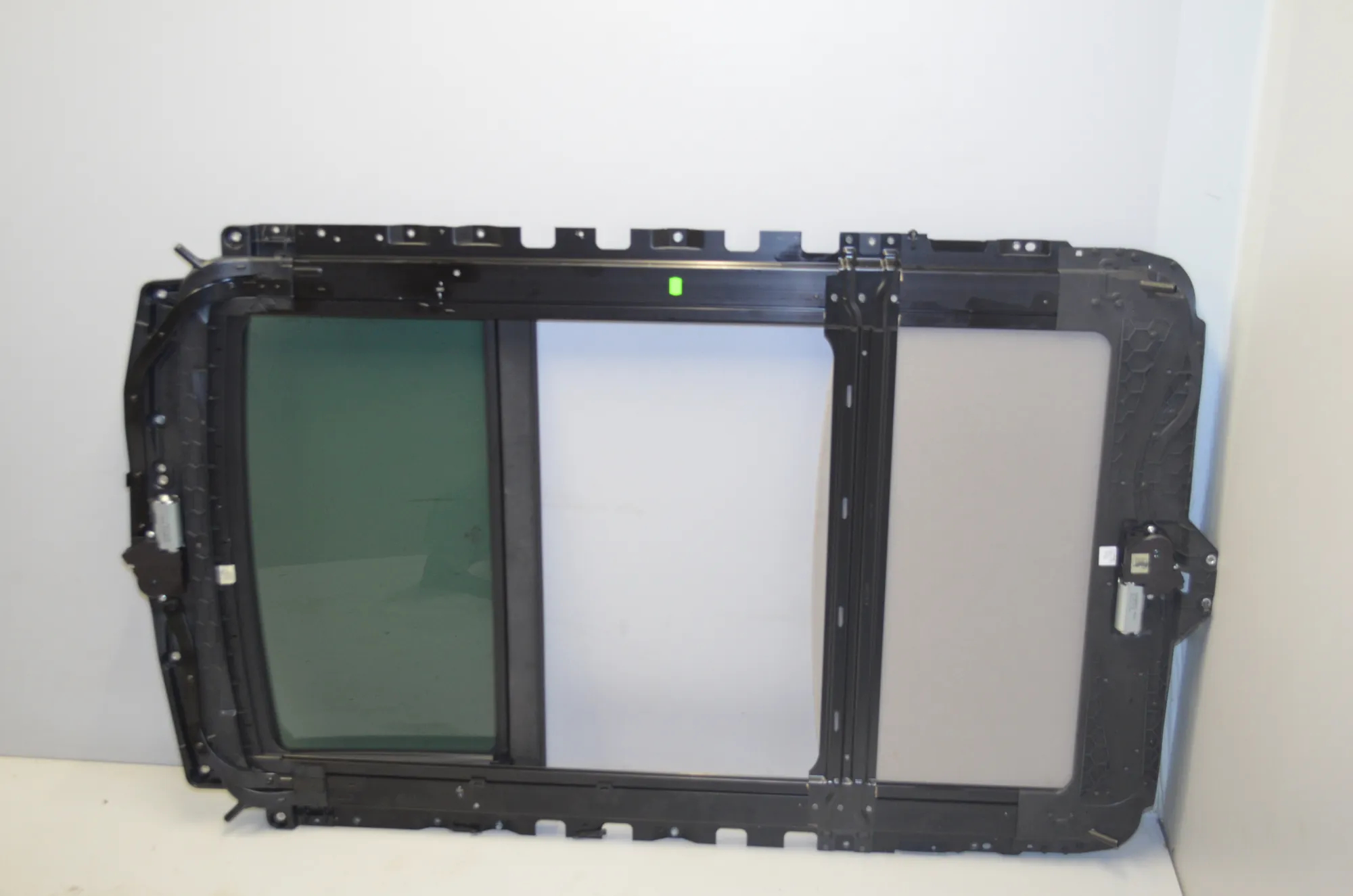 Sunroof – OEM 54107228756 · BMW 5 Touring (F11) 535 d xDrive 2013 – 4