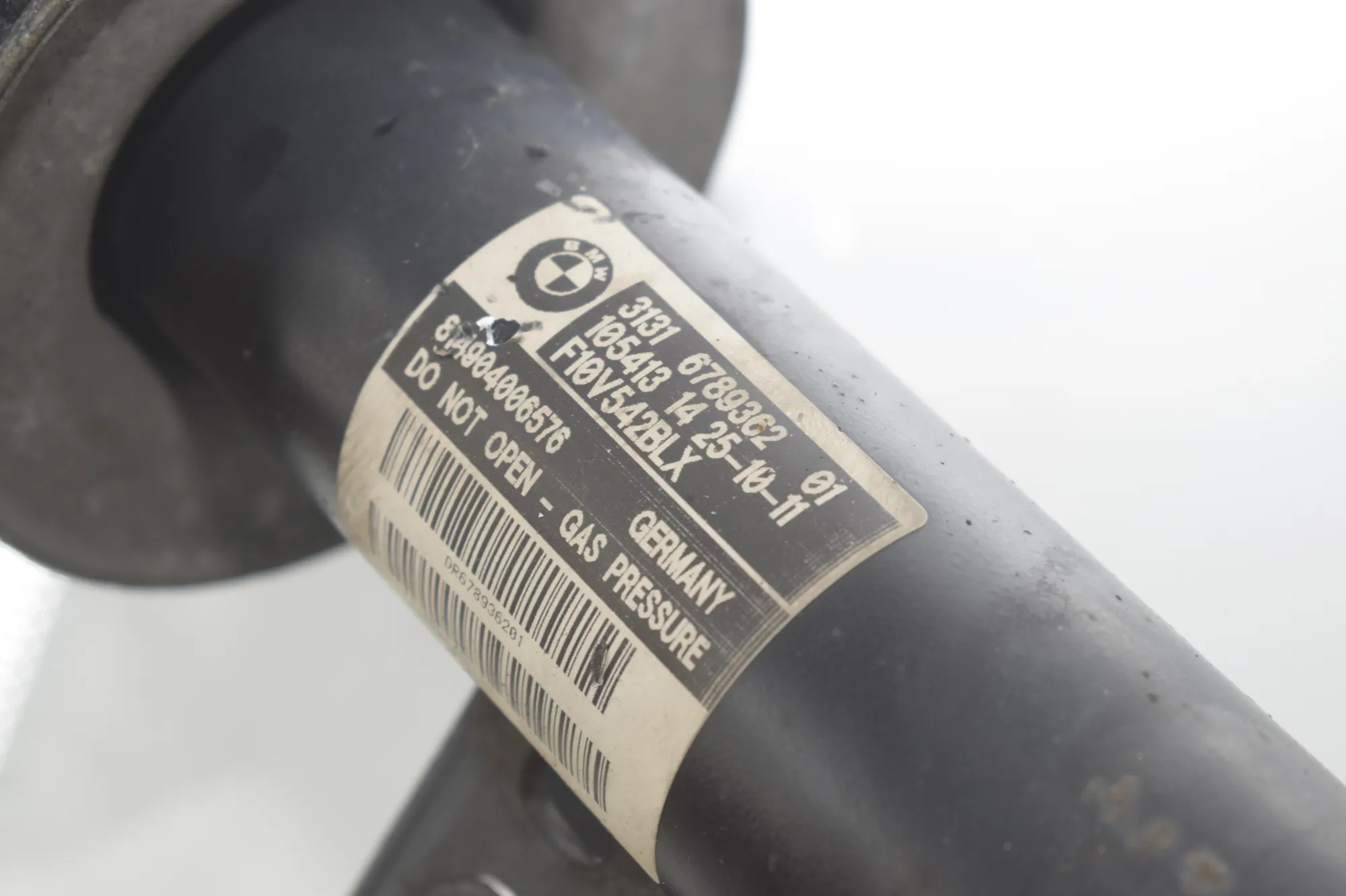 Front Right Shock Absorber – OEM 6789362 · BMW 5 (F10) 530 d xDrive 2011 – 3