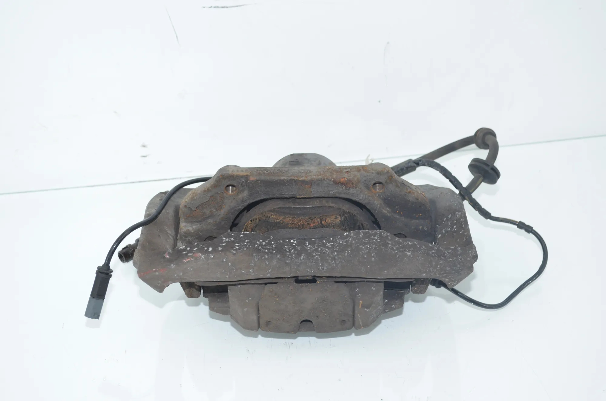 Front Left Brake Caliper – OEM 6786817 · BMW 5 Touring (F11) 535 d xDrive 2013 – 3