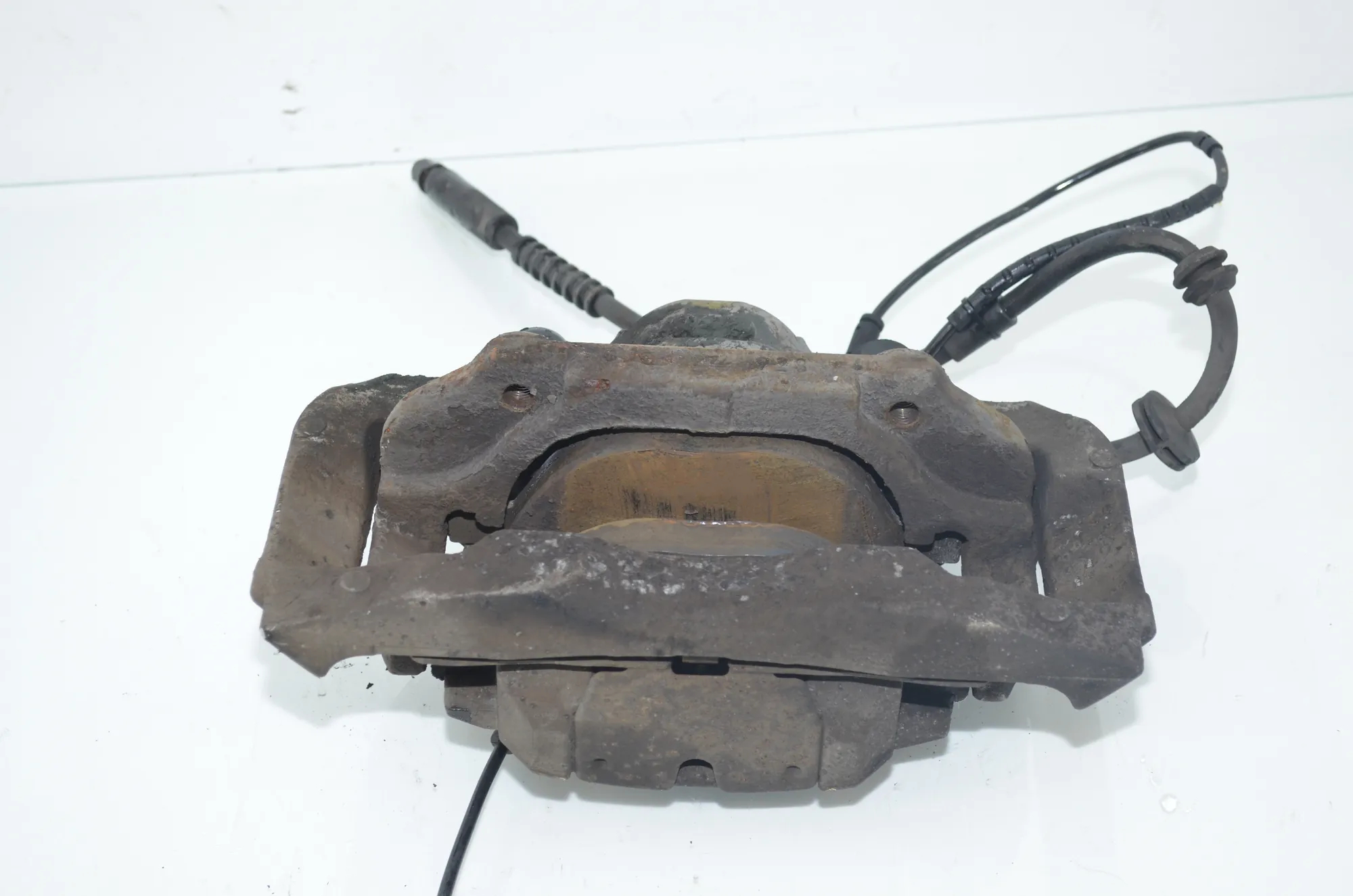 Front Left Brake Caliper – OEM 6786817 · BMW 5 Touring (F11) 535 d xDrive 2011 – 3