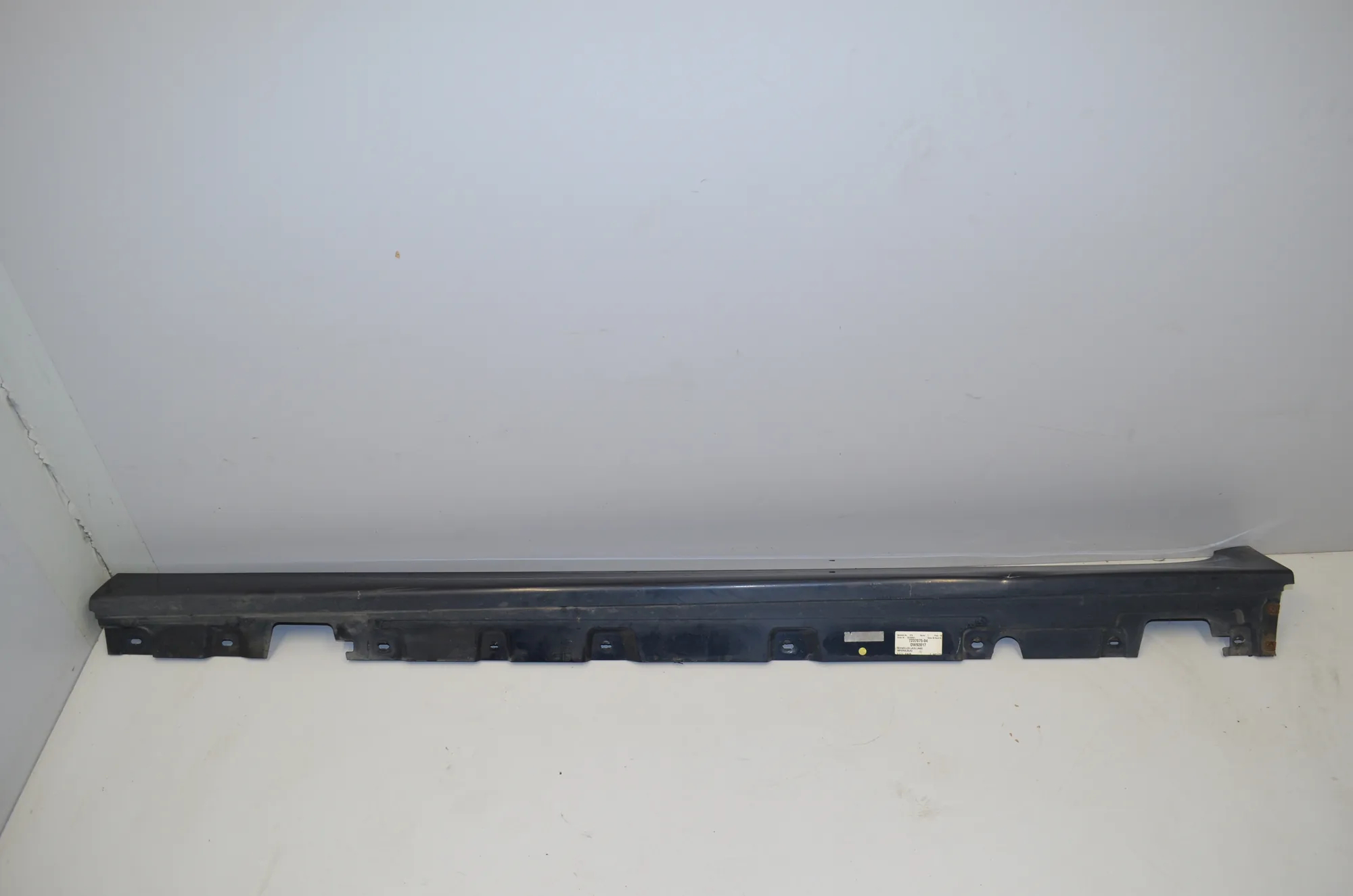 Left Side Plastic Sideskirt Cover – OEM 7184773 · BMW 5 Touring (F11) 535 d xDrive 2011