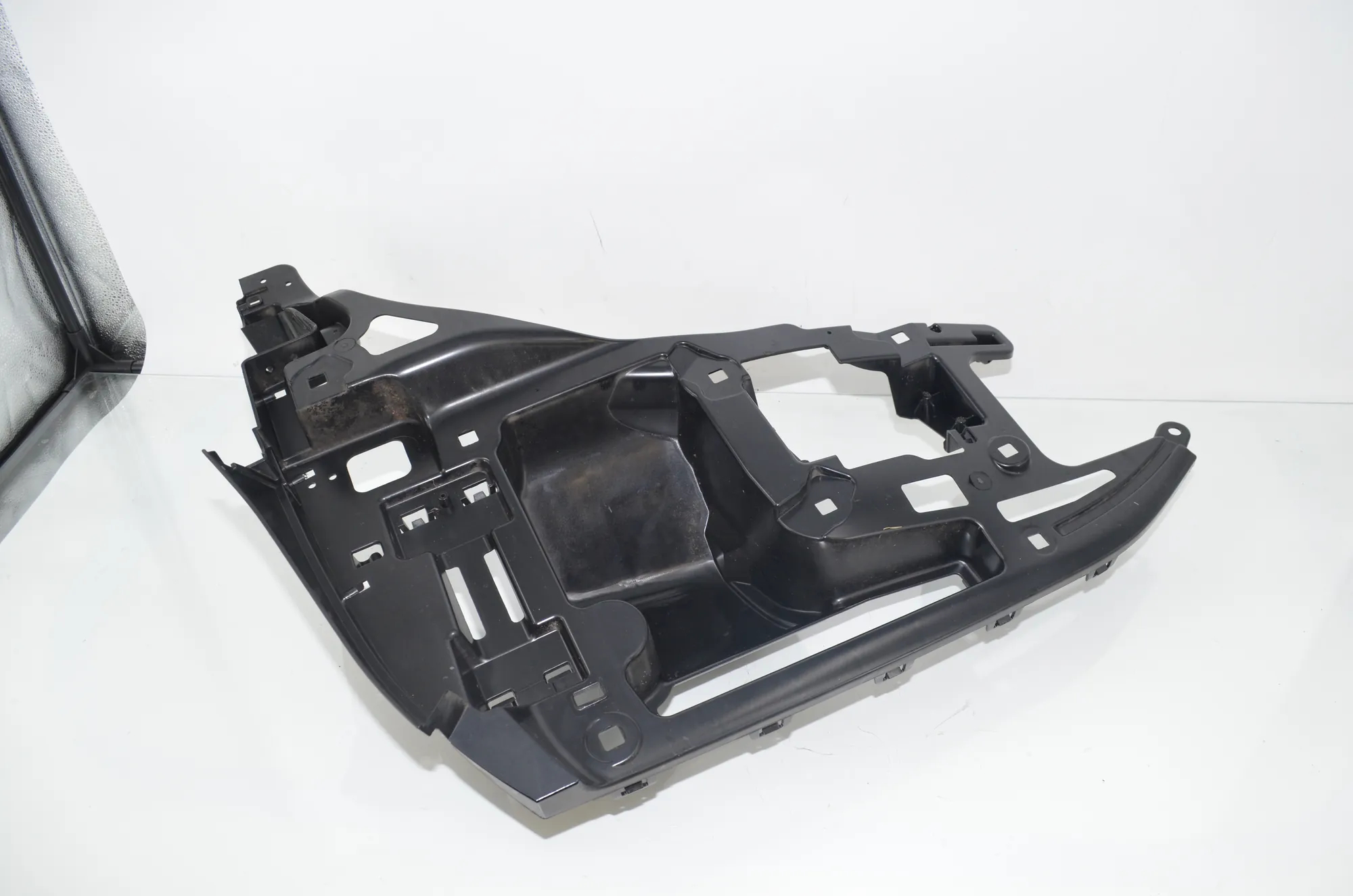 Rear Right Bumper Bracket – OEM 7296754 · BMW i3 (I01) s Electric 2020