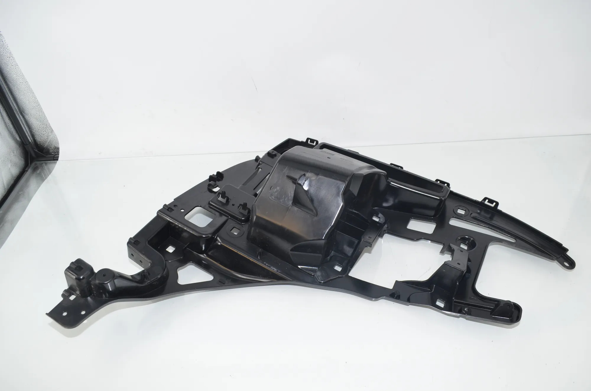 Rear Right Bumper Bracket – OEM 7296754 · BMW i3 (I01) s Electric 2020 – 4