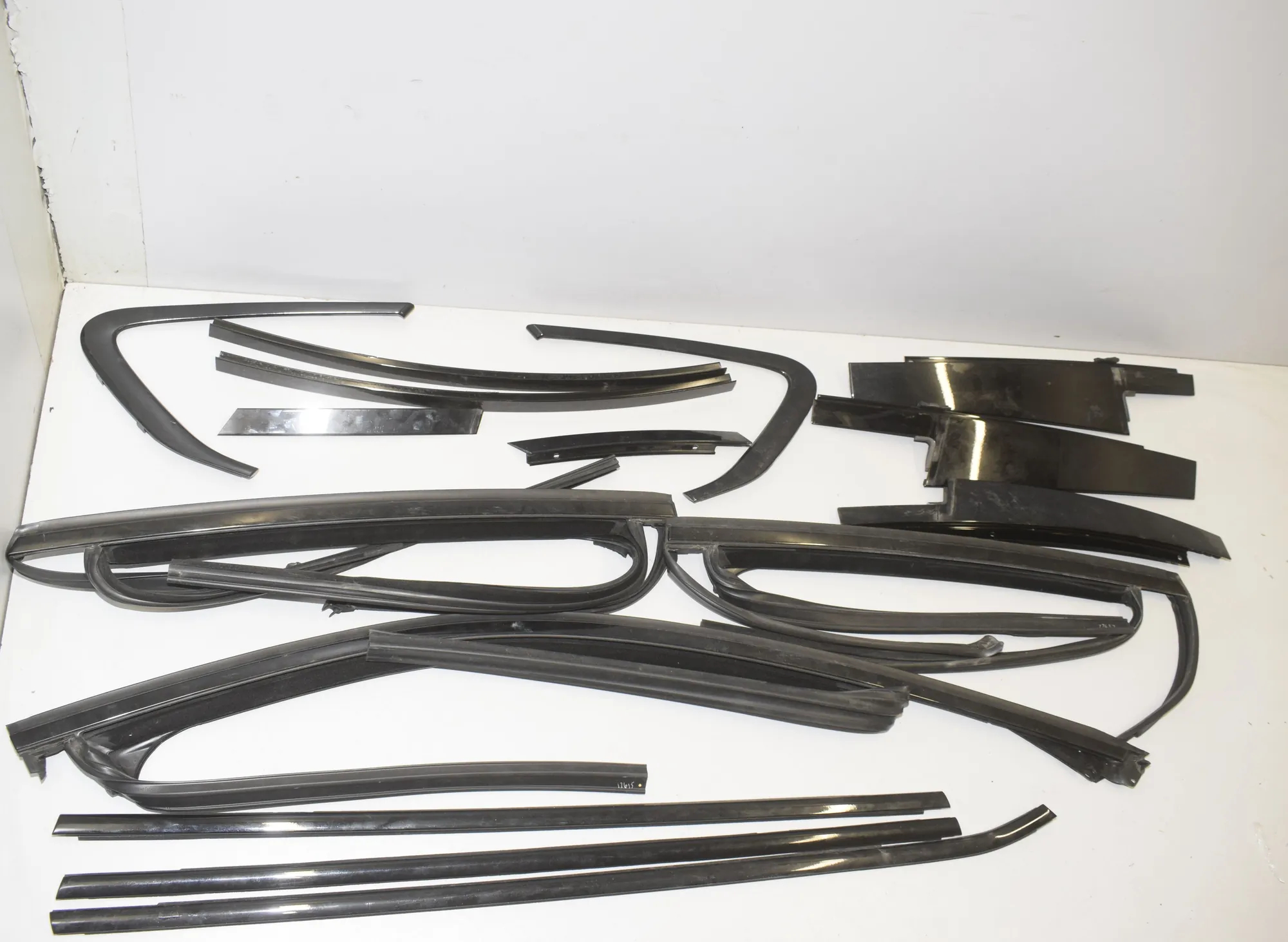 Exterior Trim Kit – OEM 7377896 · BMW X6 (F16, F86) M 2017 – 2
