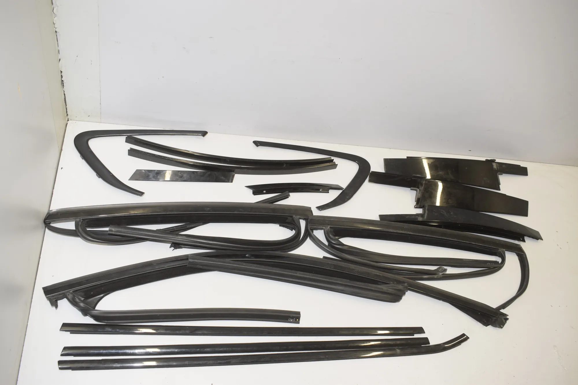 Exterior Trim Kit – OEM 7377896 · BMW X6 (F16, F86) M 2017 – 3
