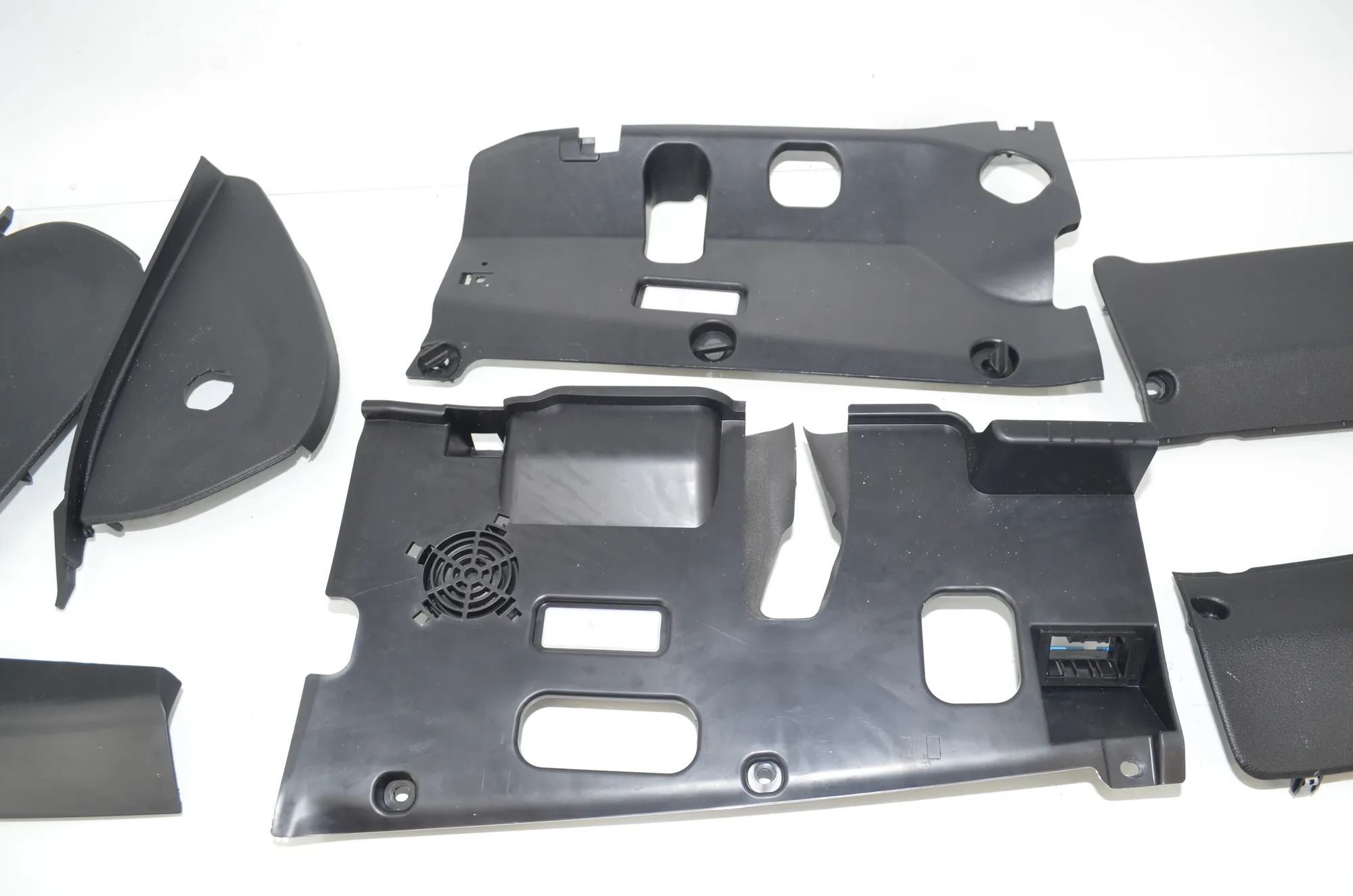Dashboard Lower Trim – OEM 9281642 · BMW X6 (F16, F86) M 2017 – 3