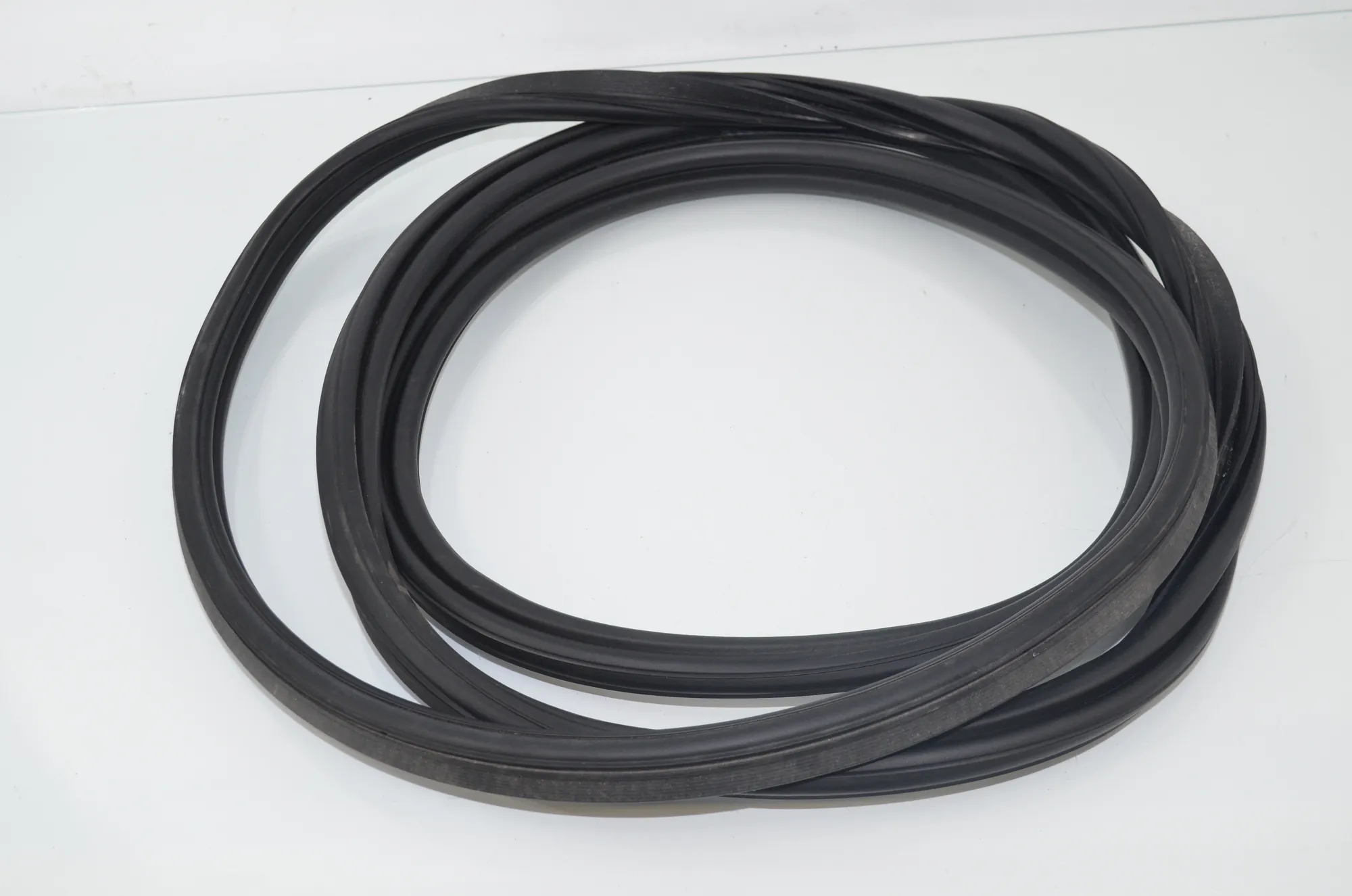 Tailgate Rubber Seal – OEM 7454915 · BMW X6 (F16, F86) M 2017 – 2