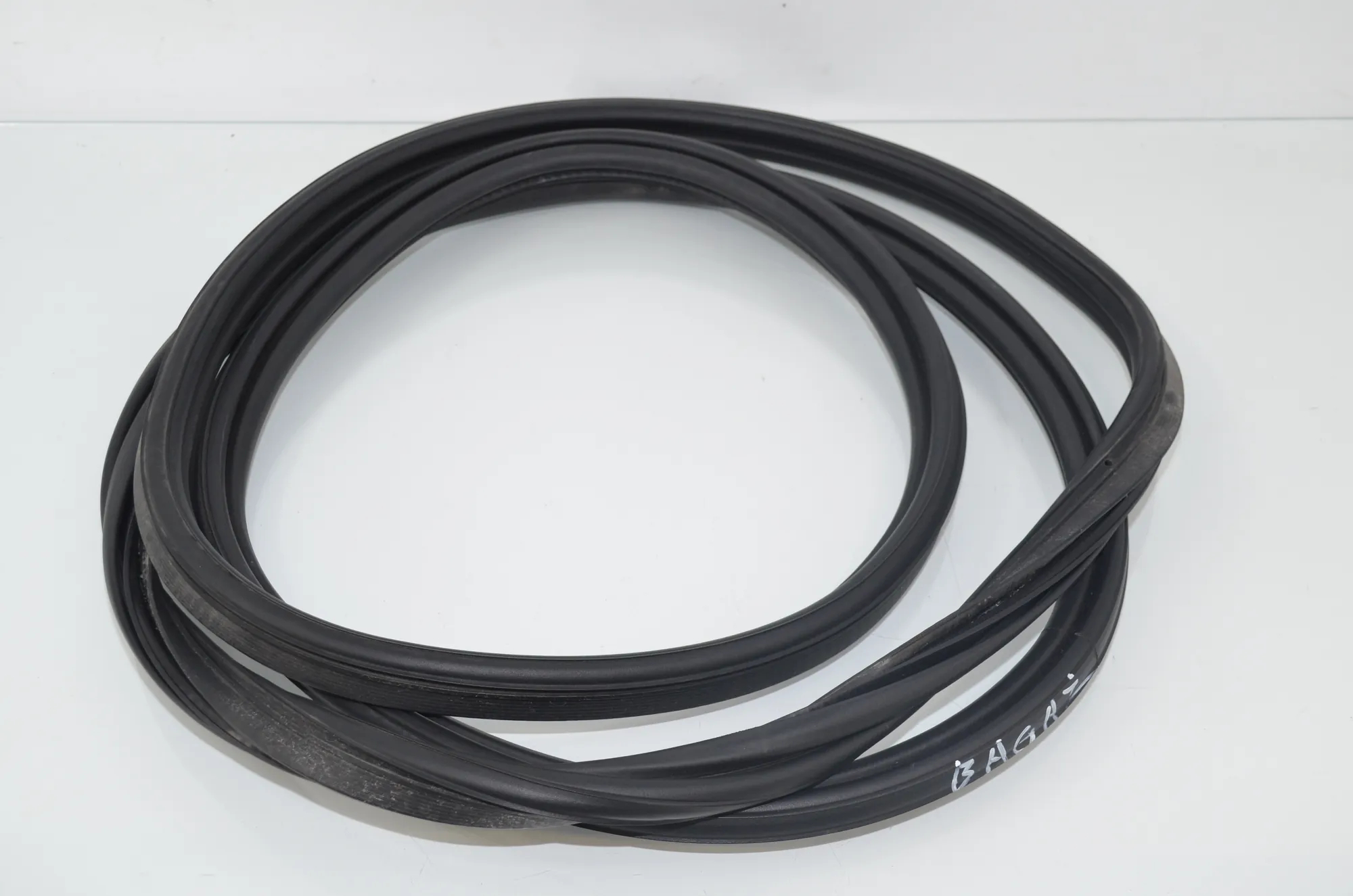 Tailgate Rubber Seal – OEM 7454915 · BMW X6 (F16, F86) M 2017 – 3