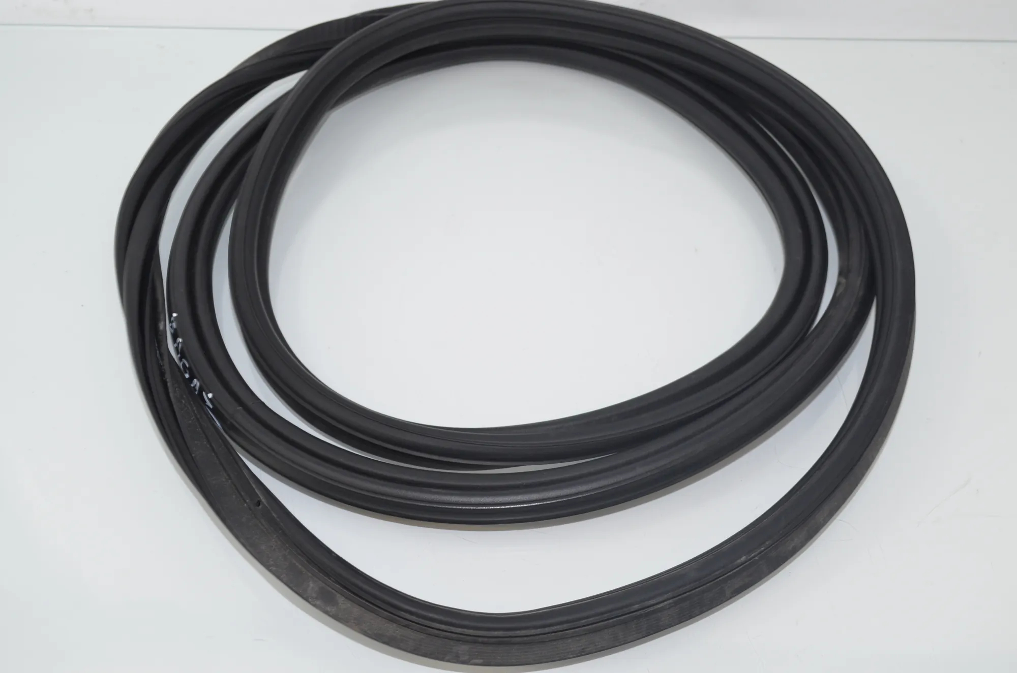 Tailgate Rubber Seal – OEM 7454915 · BMW X6 (F16, F86) M 2017 – 4