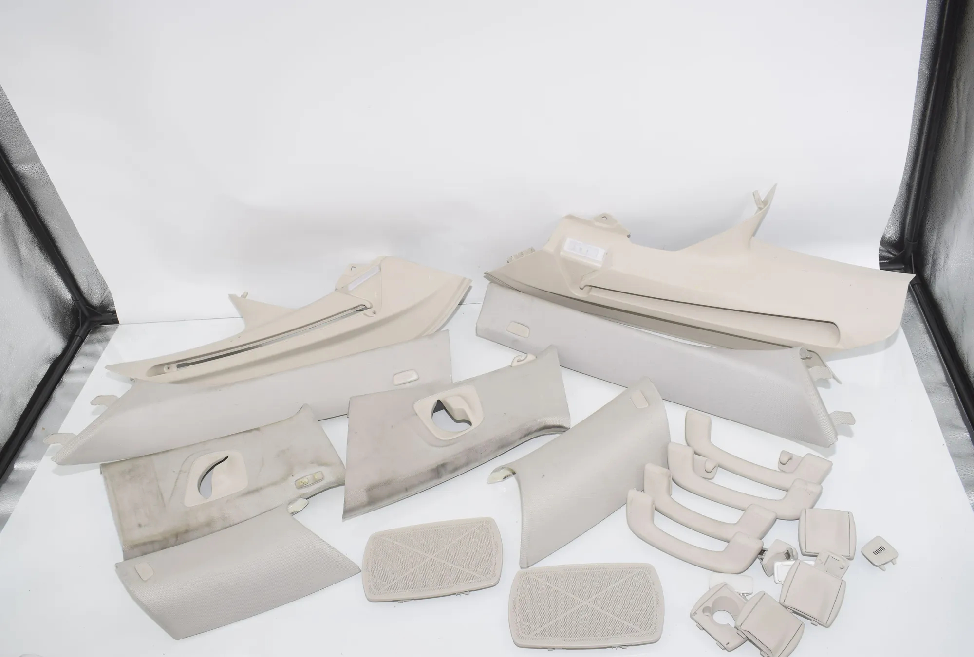 Interior Side Pillars Trim Kit – OEM 7475742 · BMW 5 Touring (G31) (2017 - -) 520 d 2019 – 2
