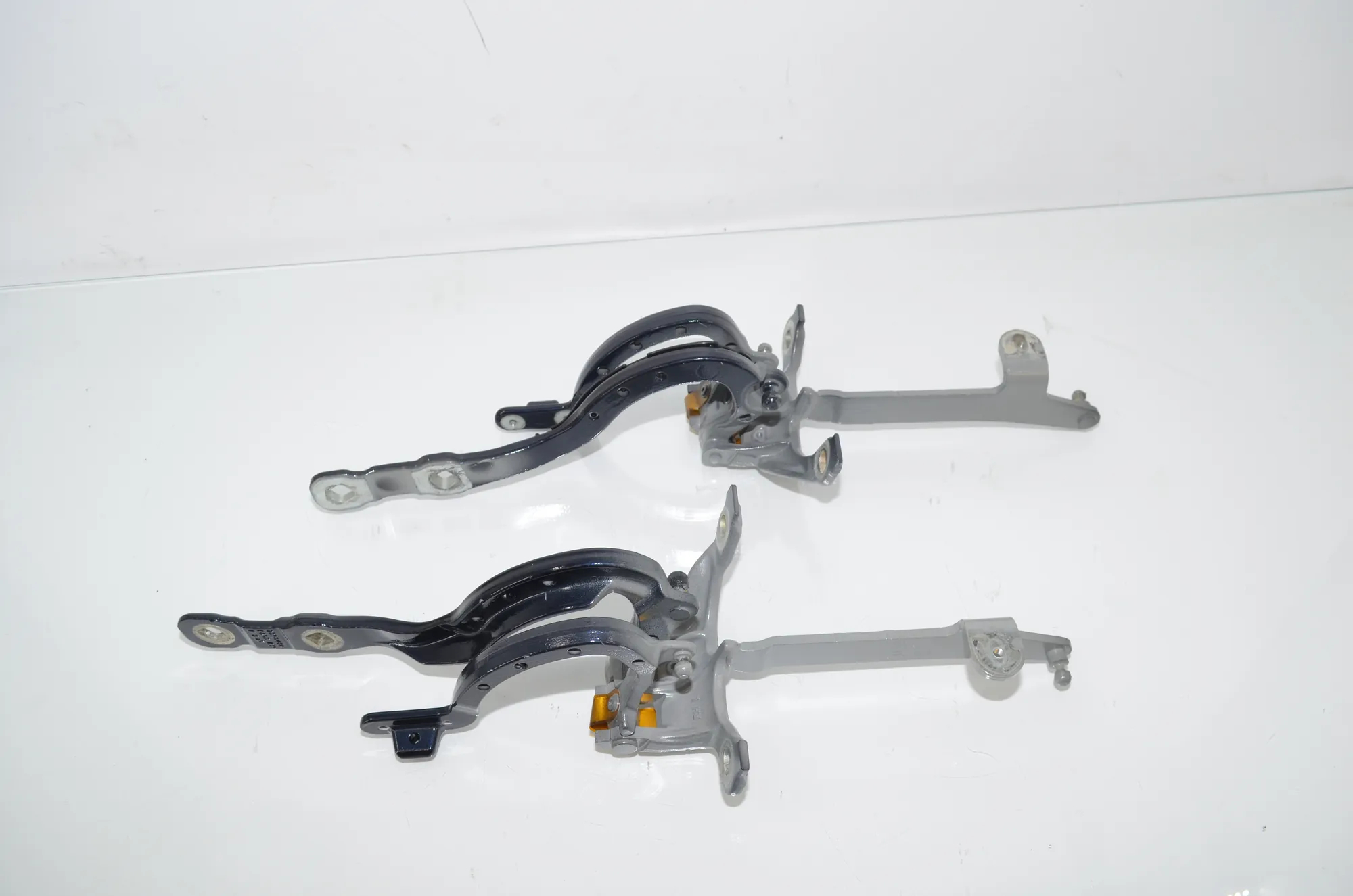 Left Side Bootlid Hinge – OEM 7390414 · BMW 5 Touring (G31) (2017 - -) 520 d 2019 – 3