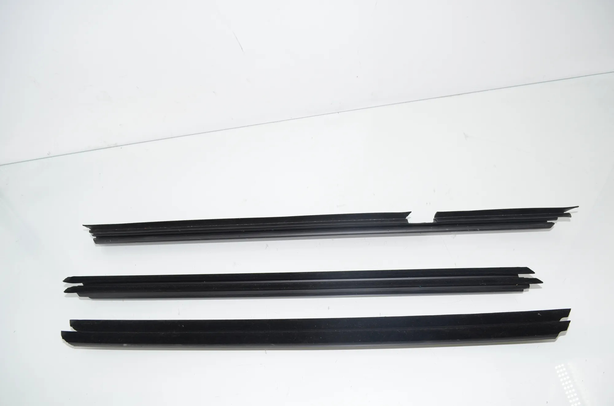 Front Left Door Window Strip – OEM 7336959 · BMW 5 Touring (G31) (2017 - -) 520 d 2019 – 2