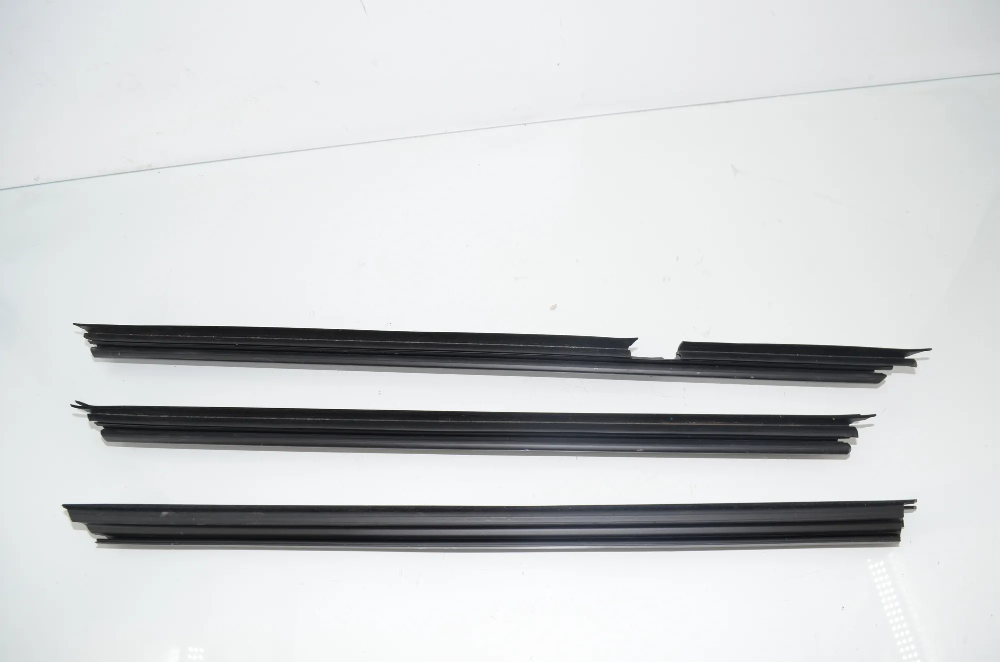 Front Left Door Window Strip – OEM 7336959 · BMW 5 Touring (G31) (2017 - -) 520 d 2019 – 3