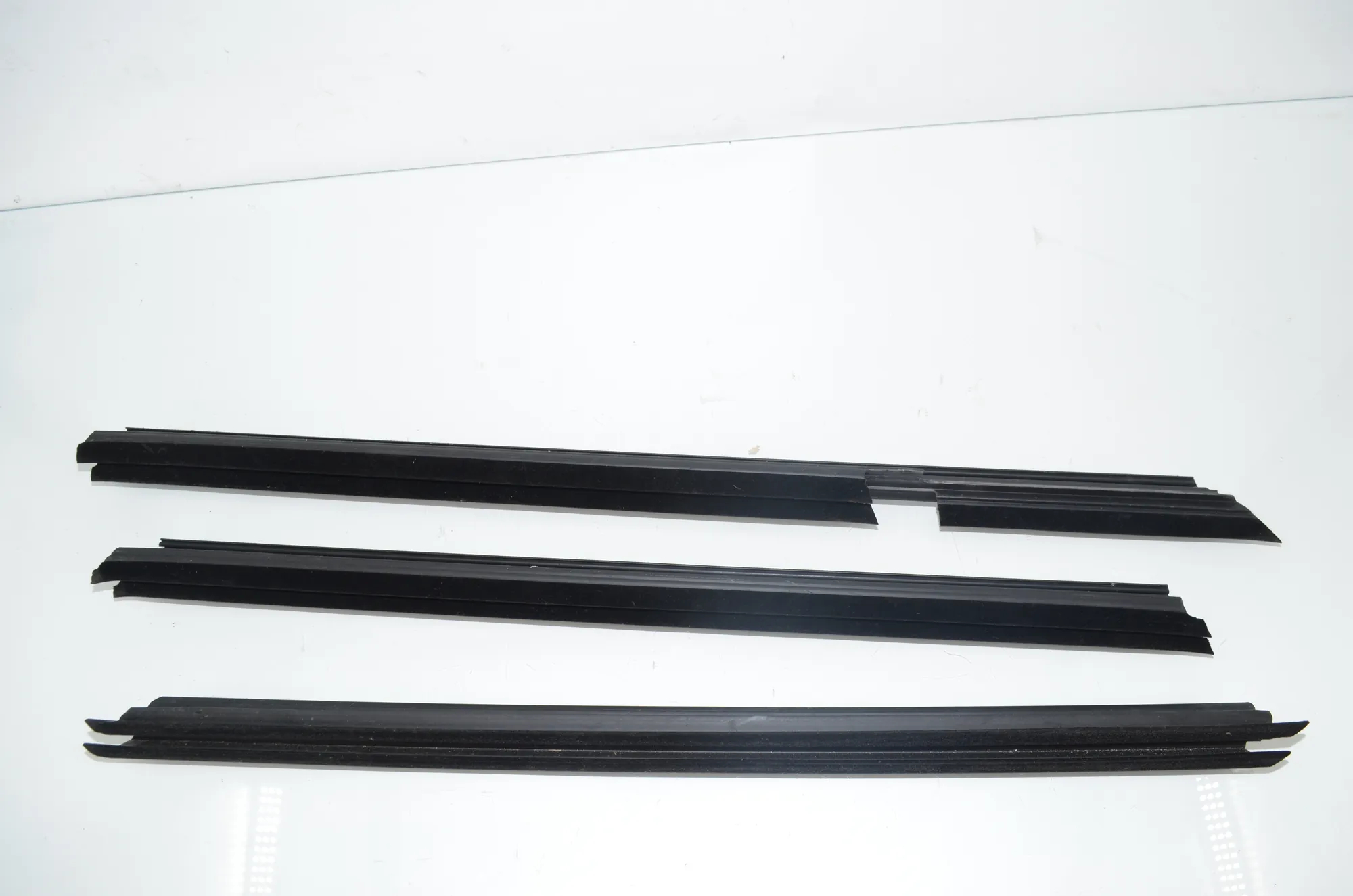 Front Left Door Window Strip – OEM 7336959 · BMW 5 Touring (G31) (2017 - -) 520 d 2019 – 5