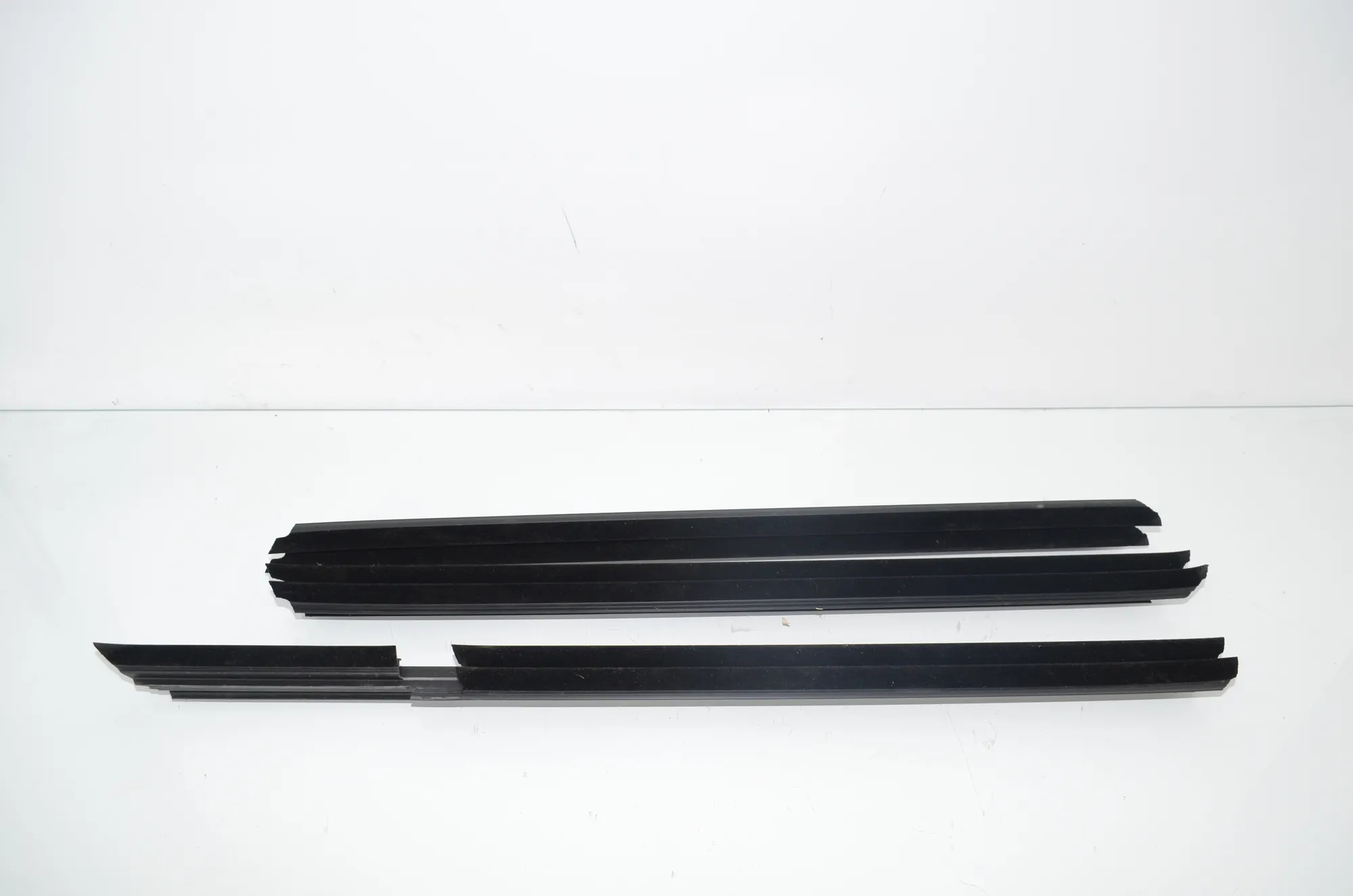 Front Left Door Window Strip – OEM 7336959 · BMW 5 Touring (G31) (2017 - -) 520 d 2019