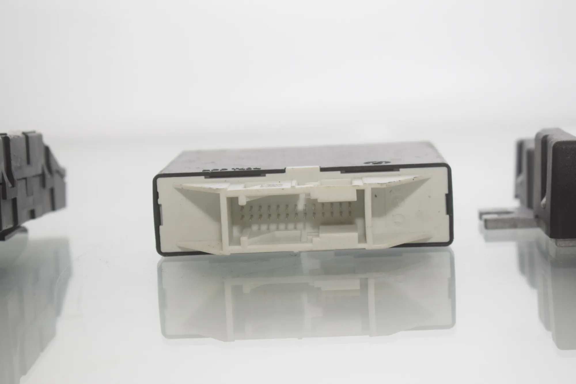 Other Control Units – OEM 9418460 · BMW 5 Touring (G31) (2017 - -) 520 d 2019 – 4
