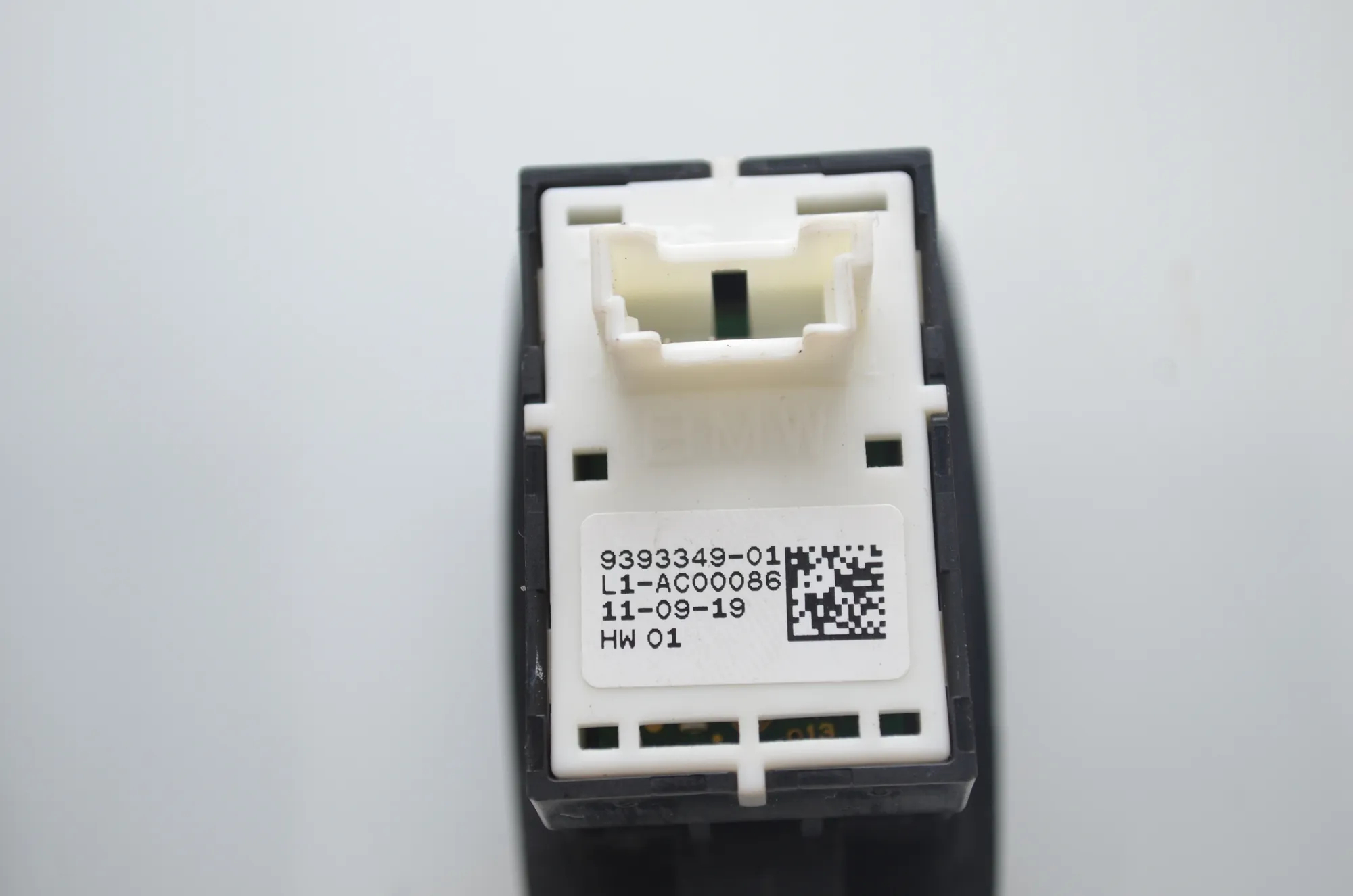 Switches – OEM 9327031 · BMW 5 Touring (G31) (2017 - -) 520 d 2019 – 8