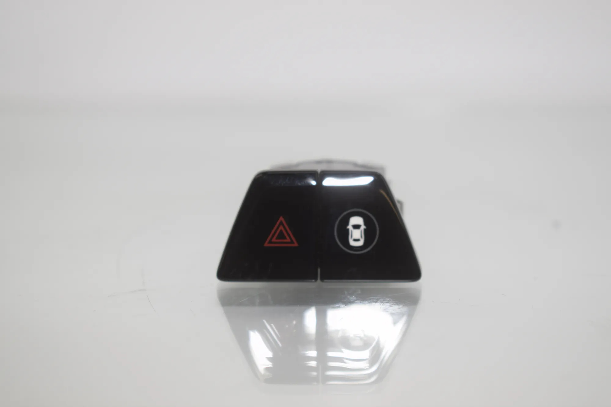 Hazard Button – OEM 6993047 · BMW 5 Touring (G31) (2017 - -) 520 d 2019 – 2