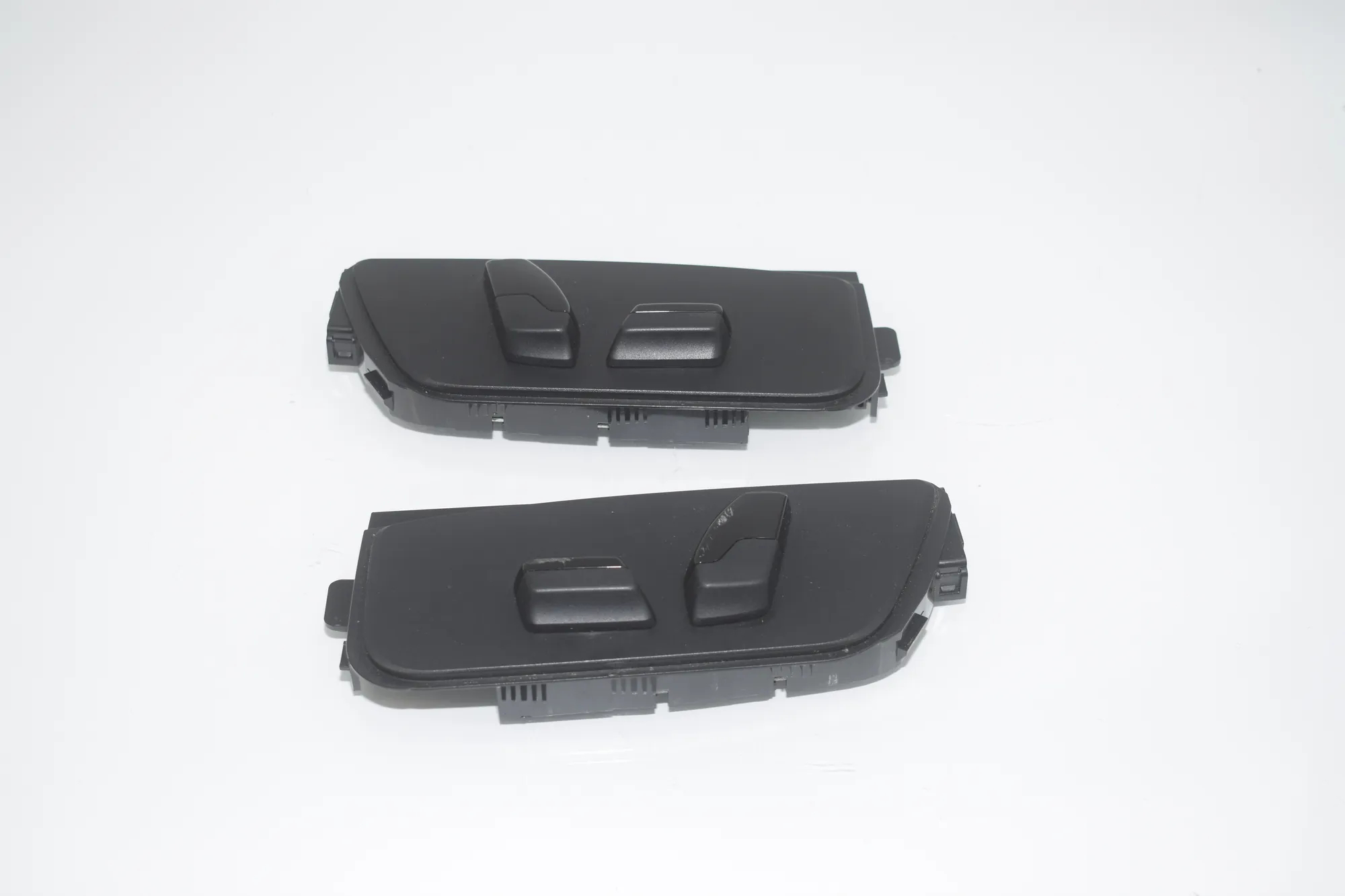 Right Seat Control Buttons – OEM 9458813 · BMW 5 Touring (G31) (2017 - -) 520 d 2019