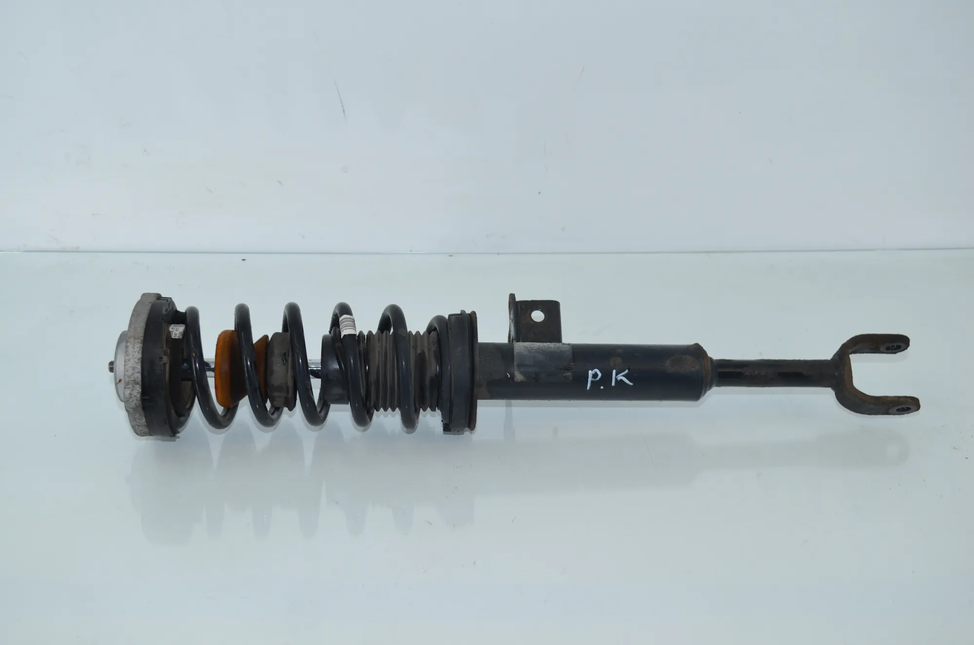Front Left Shock Absorber – OEM 6863883 · BMW 5 (F10) 530 d 2016