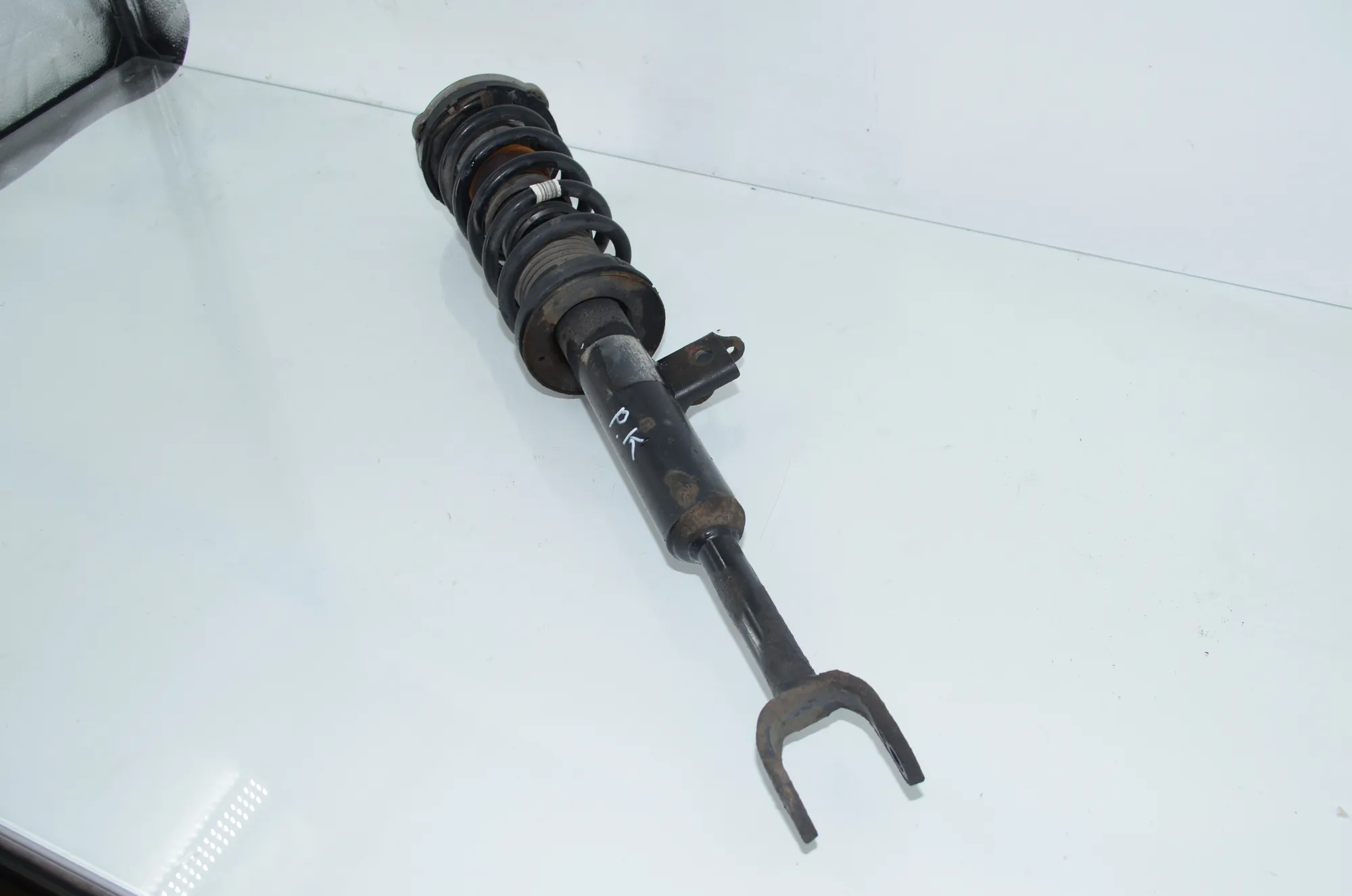 Front Left Shock Absorber – OEM 6863883 · BMW 5 (F10) 530 d 2016 – 2