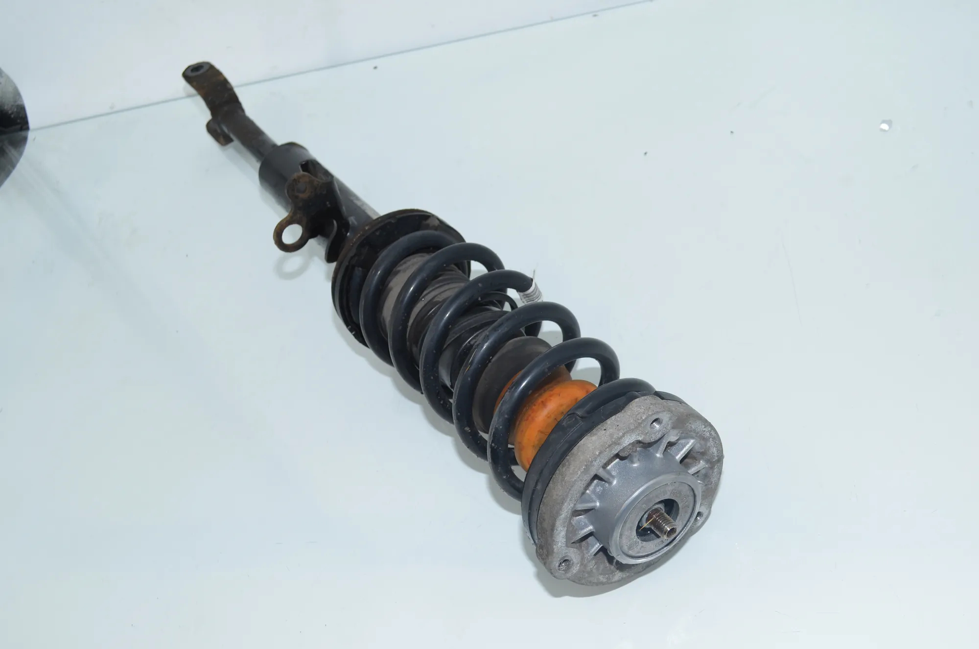 Front Left Shock Absorber – OEM 6863883 · BMW 5 (F10) 530 d 2016 – 4
