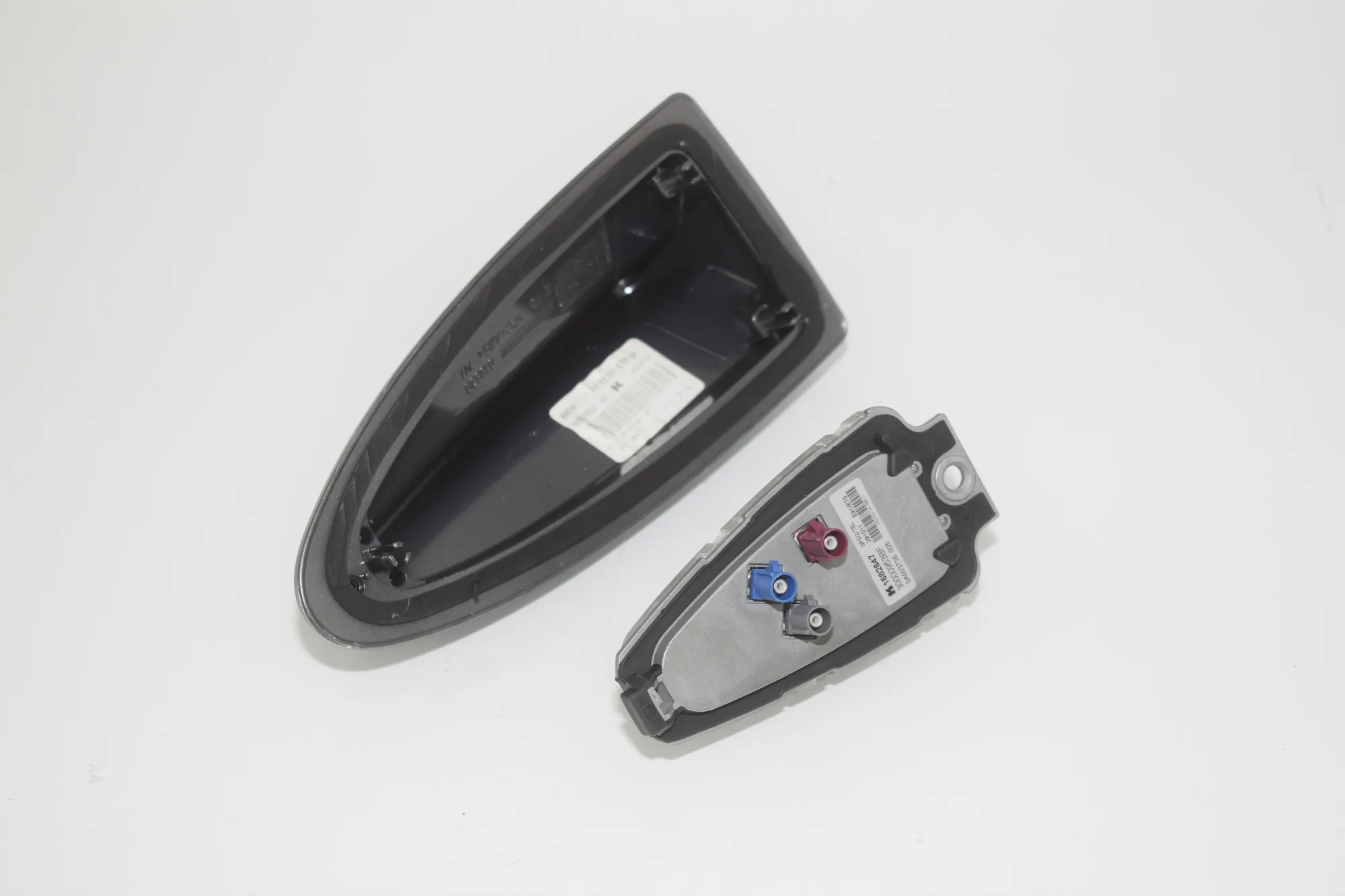 Antenna Trim – OEM 6950704 · BMW 5 Touring (F11) 530 d xDrive 2011 – 2