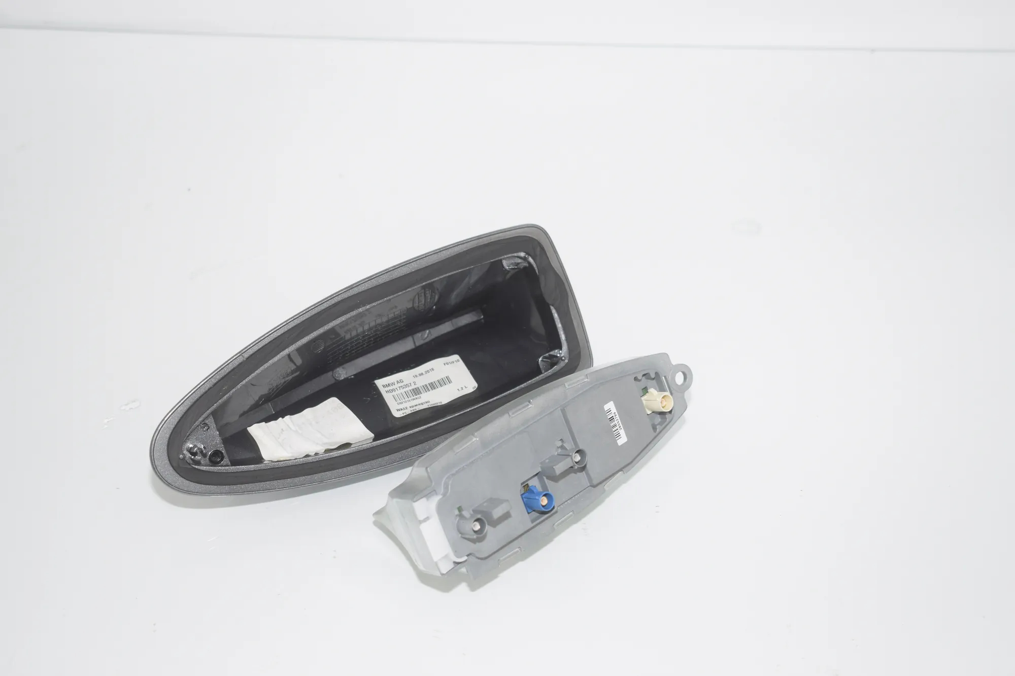 Antenna Trim – OEM 9175357 · BMW 5 (F10) 530 d 2016 – 2