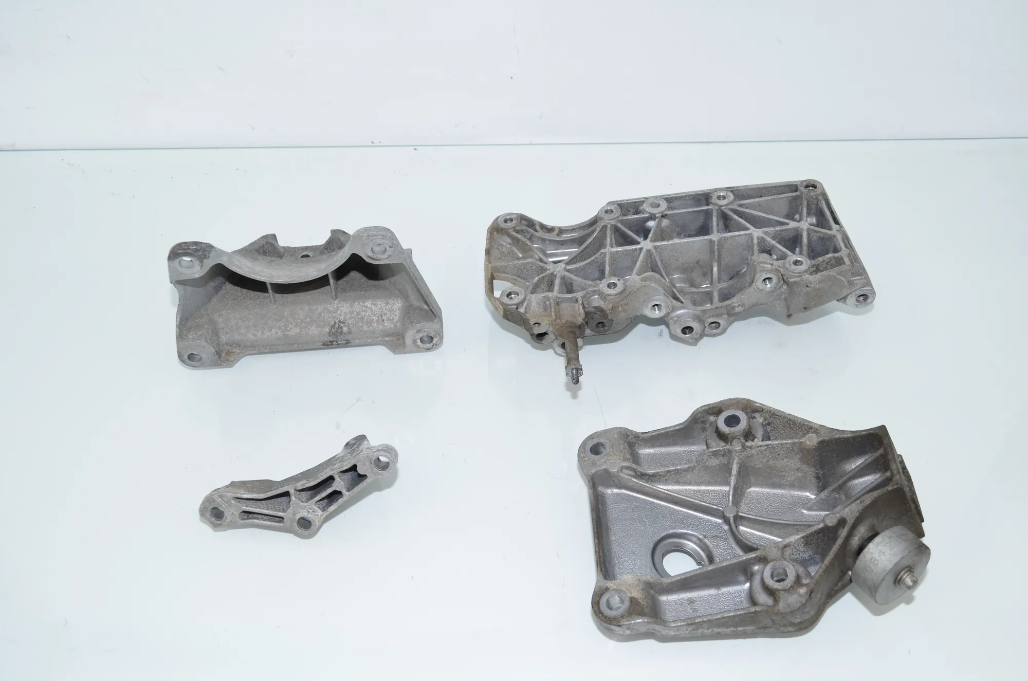 Left Side Engine Bracket – OEM 6777623 · BMW 5 (F10) 530 d 2016 – 3