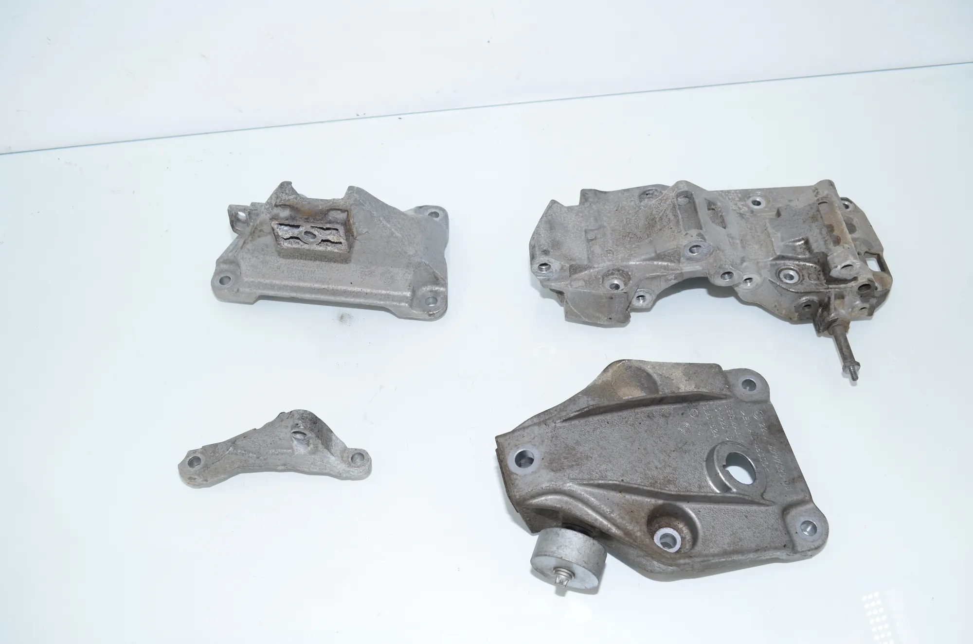 Left Side Engine Bracket – OEM 6777623 · BMW 5 (F10) 530 d 2016