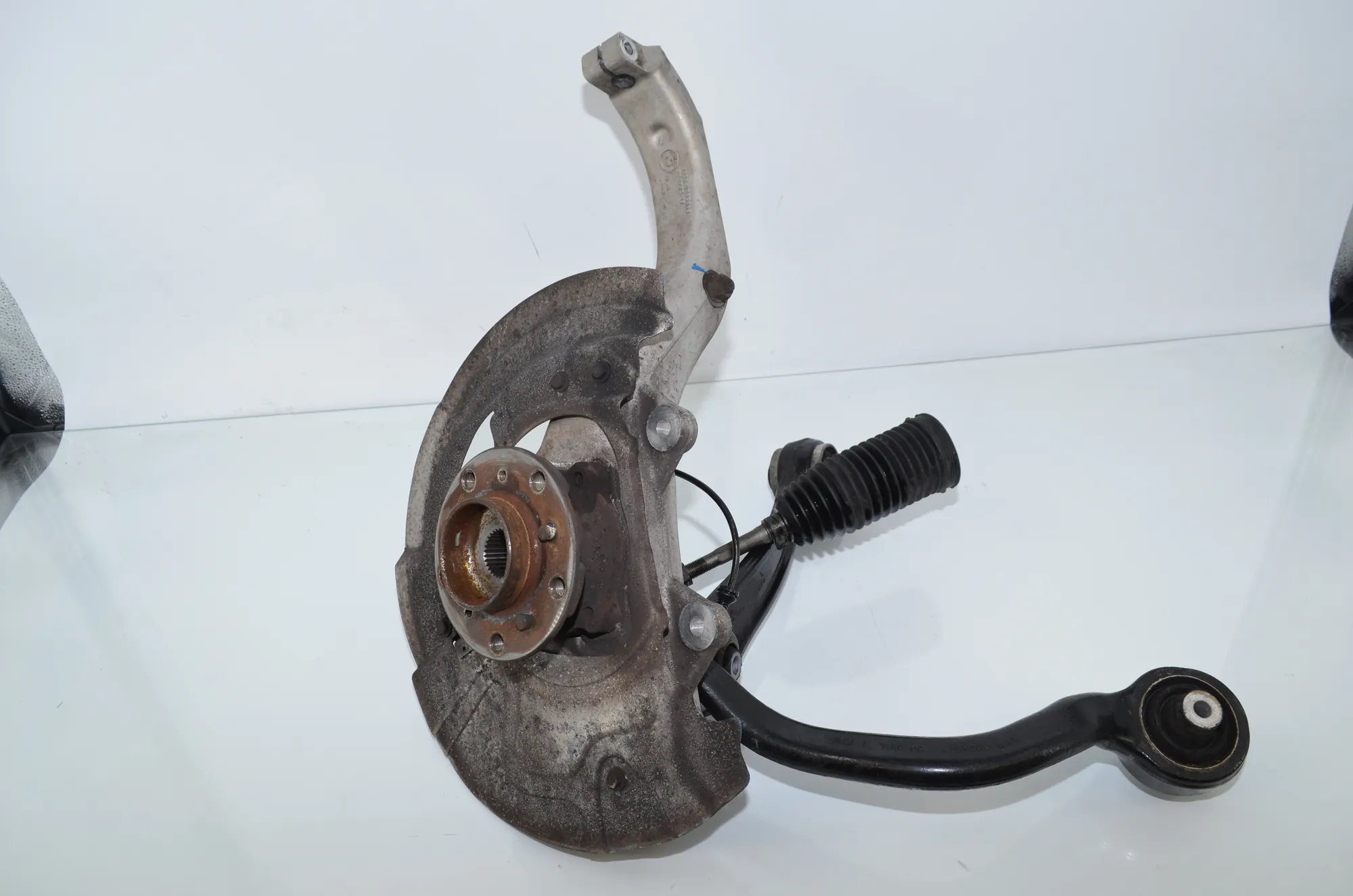 Front Left Wheel Hub – OEM 6869869 · BMW X6 (F16, F86) M 2017