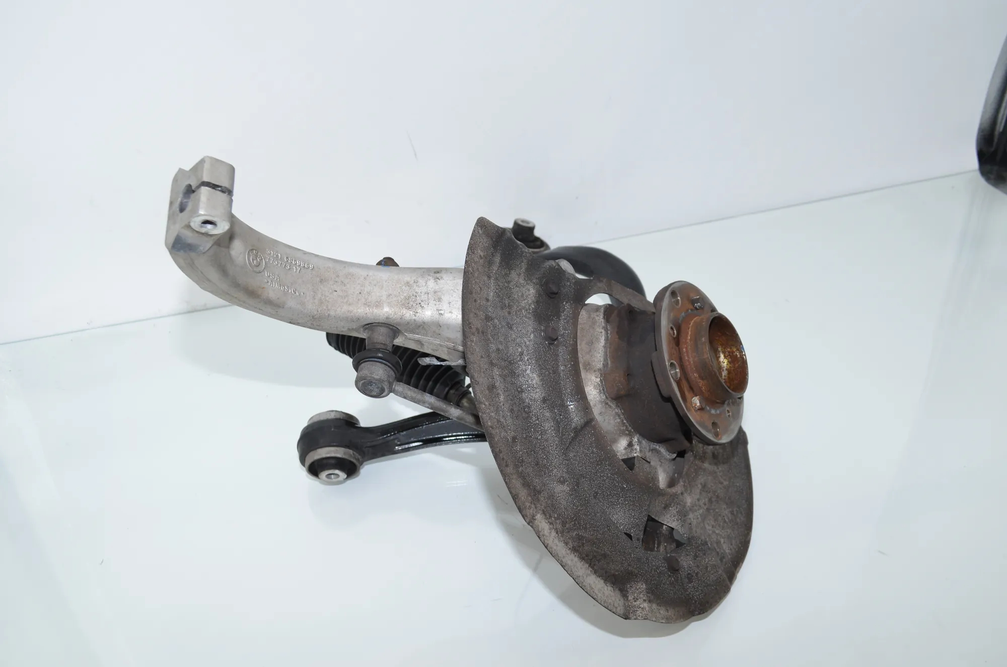 Front Left Wheel Hub – OEM 6869869 · BMW X6 (F16, F86) M 2017 – 2