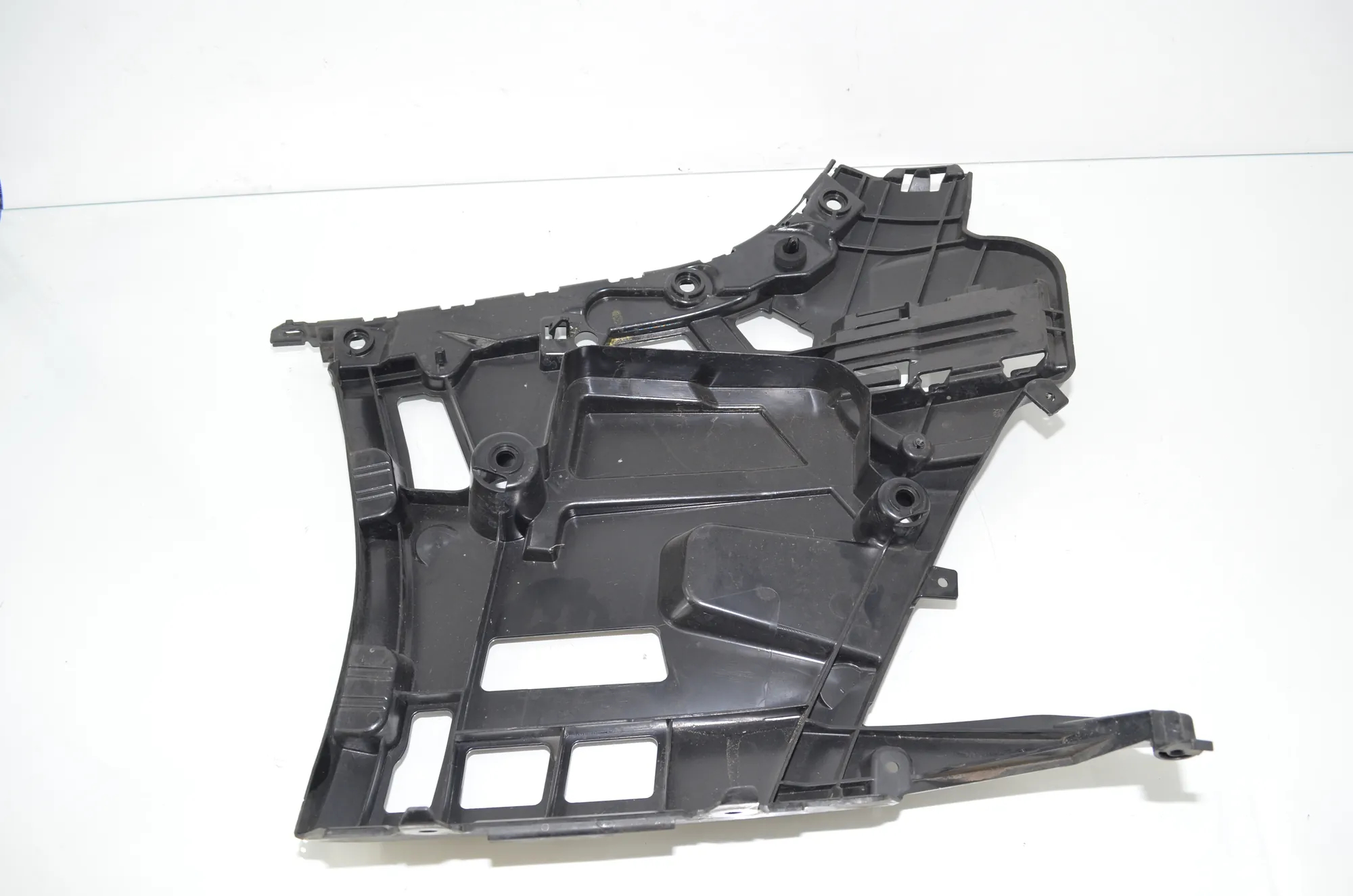 Rear Right Bumper Bracket – OEM 7427996 · BMW 3 Touring (G21) BMW 3 Touring (G21) 320 d 2023 – 3