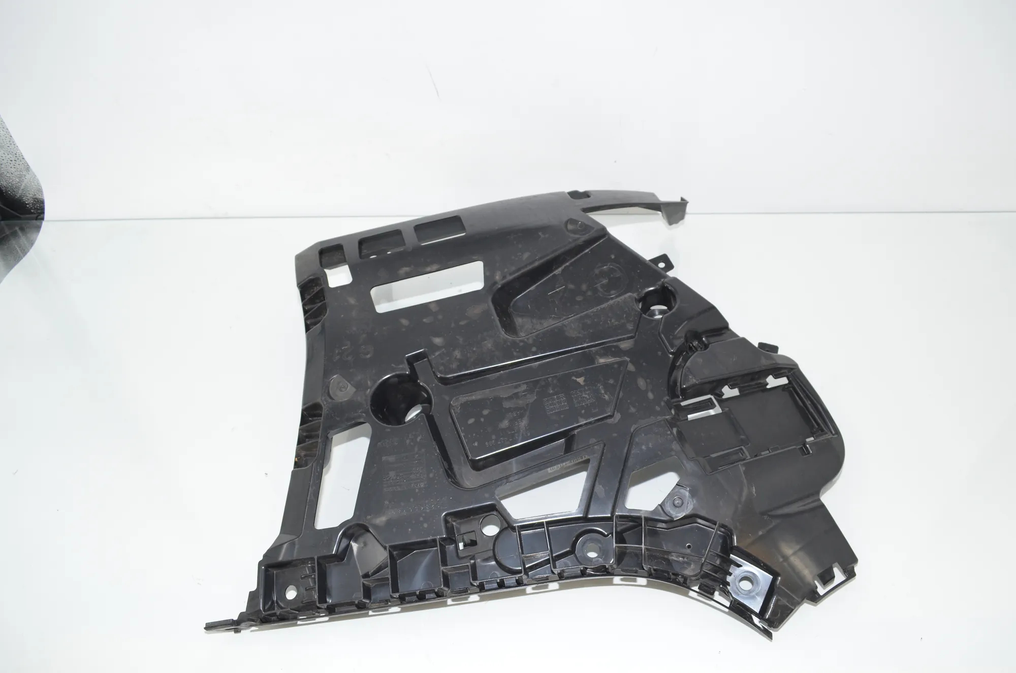 Rear Right Bumper Bracket – OEM 7427996 · BMW 3 Touring (G21) BMW 3 Touring (G21) 320 d 2023 – 2