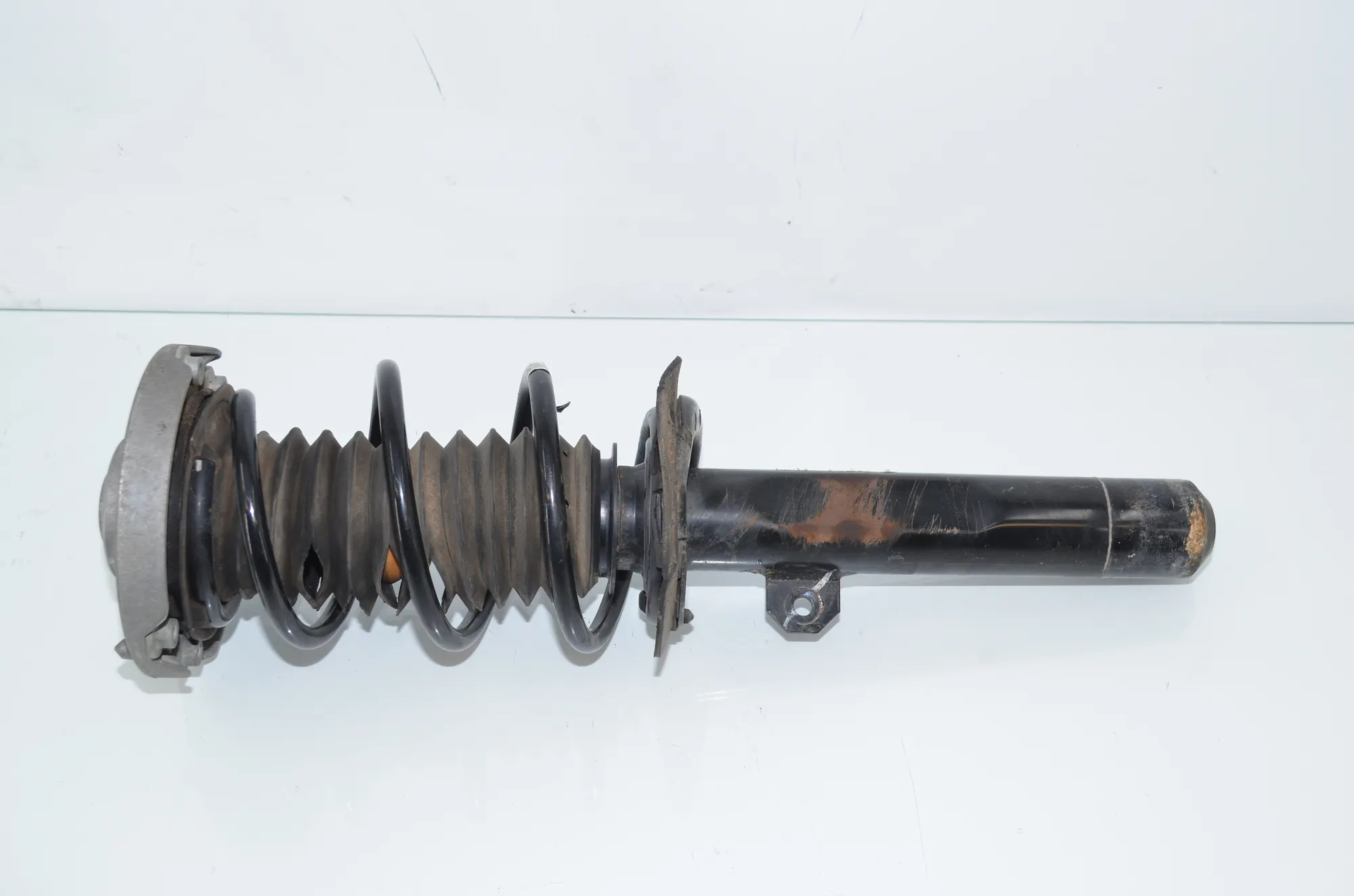 Front Right Shock Absorber – OEM 6874460 · BMW 2 Active Tourer (F45) BMW 2 Active Tourer (F45) 216 d 2016