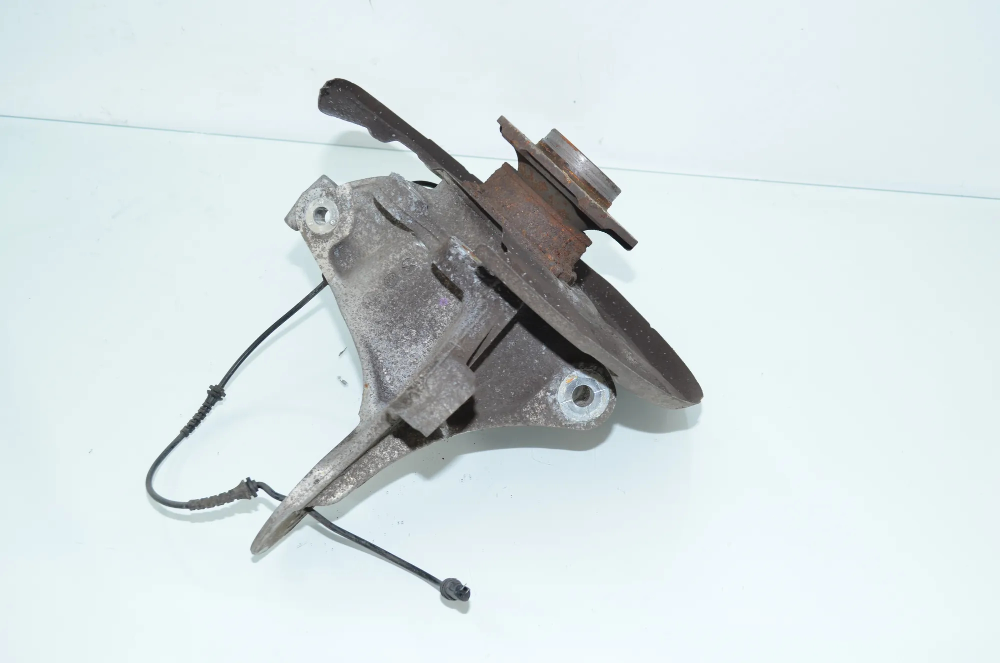 Rear Right Wheel Hub – OEM 6796100 · BMW 5 Touring (F11) 530 d xDrive 2011 – 3