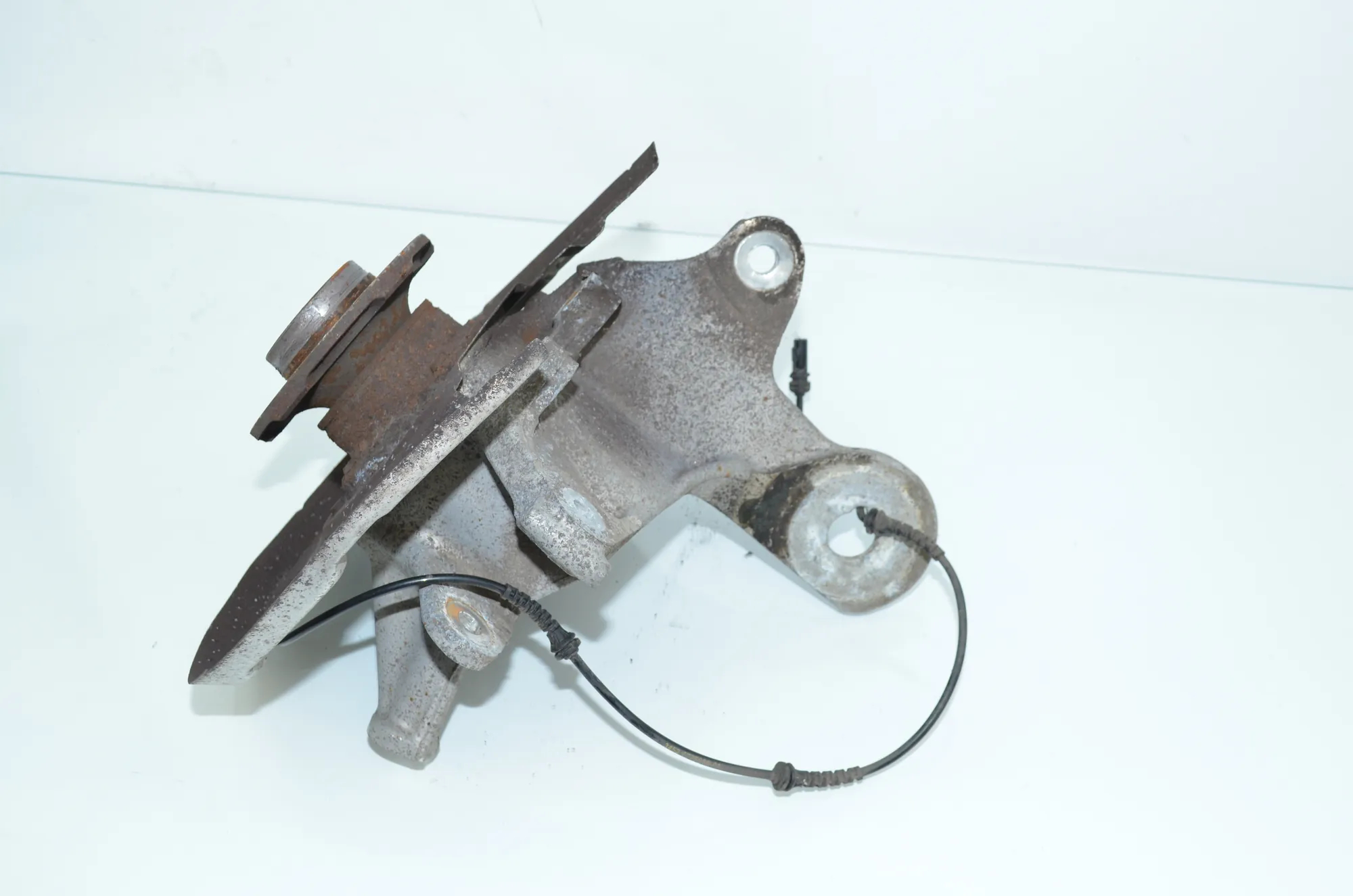 Rear Right Wheel Hub – OEM 6796100 · BMW 5 Touring (F11) 530 d xDrive 2011 – 2