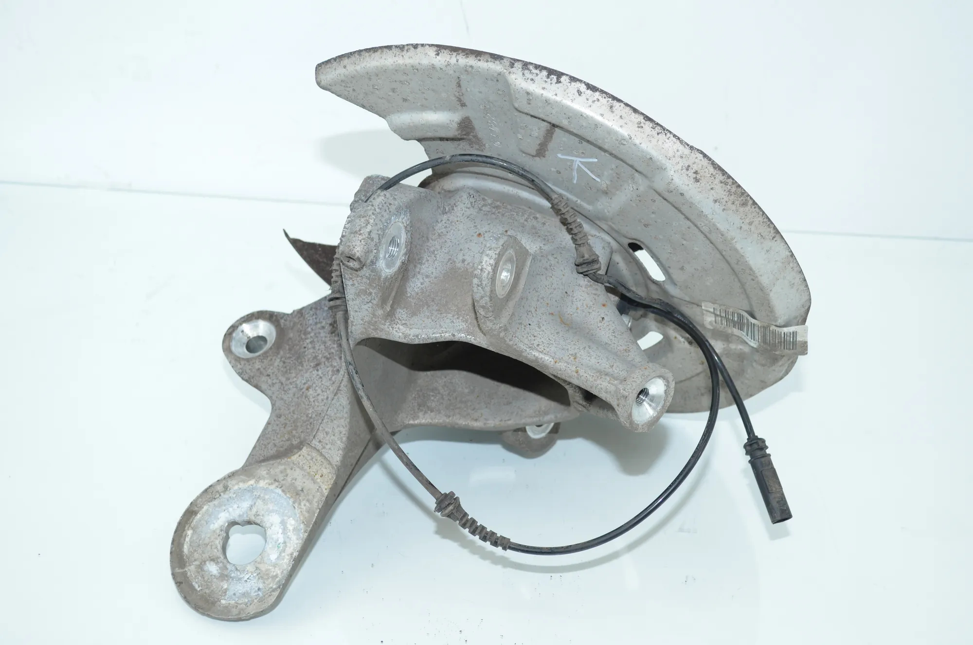 Rear Left Wheel Hub Spindle – OEM 6796099 · BMW 5 Touring (F11) 530 d xDrive 2011 – 3