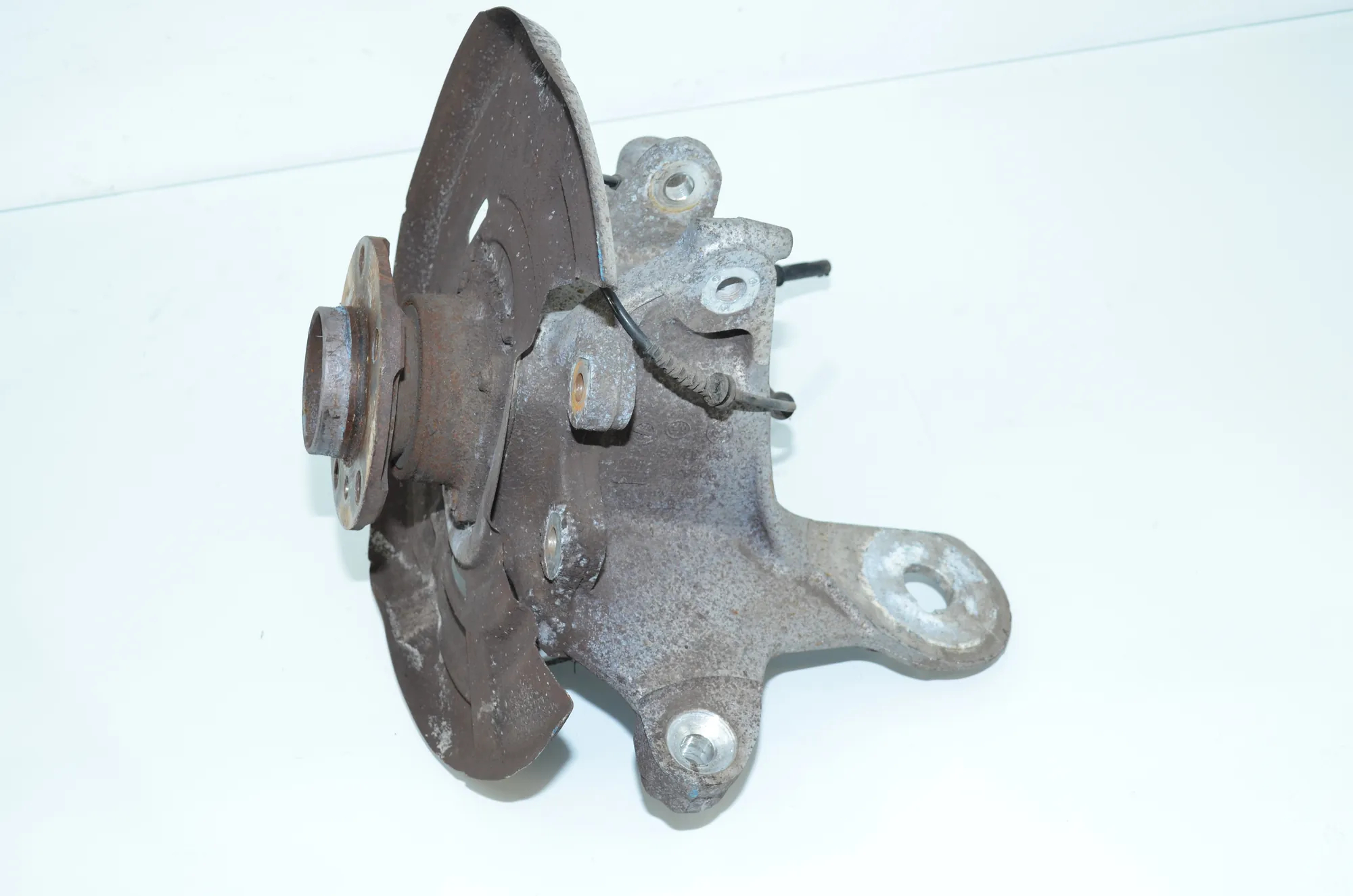 Rear Left Wheel Hub Spindle – OEM 6796099 · BMW 5 Touring (F11) 530 d xDrive 2011 – 2