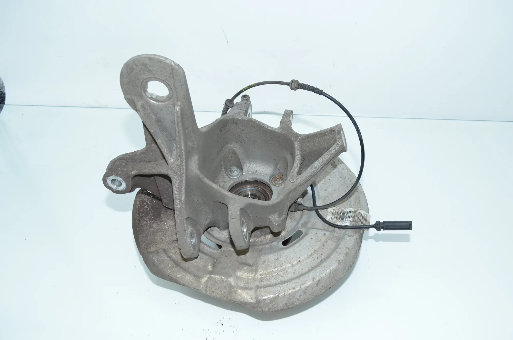 Rear Left Wheel Hub Spindle – OEM 6796099 · BMW 5 Touring (F11) 530 d xDrive 2011 – 4