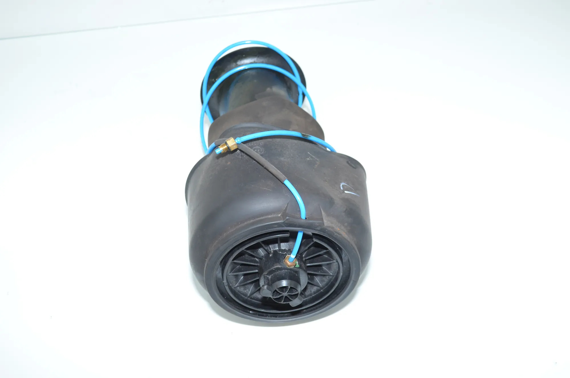 Rear Right Air Suspension Spring Bag – OEM 6784379 · BMW 5 Touring (F11) 530 d xDrive 2011 – 2