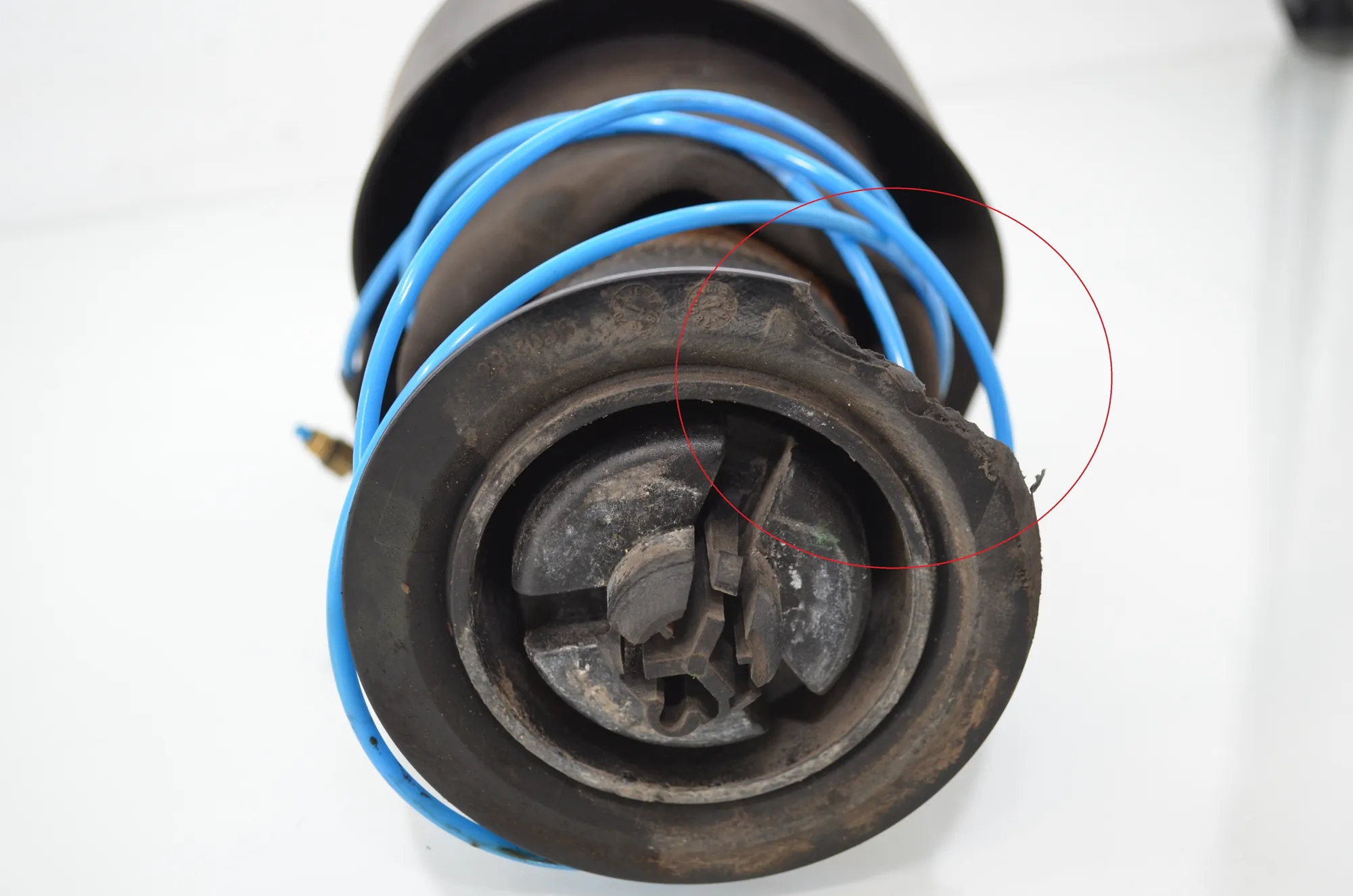 Rear Right Air Suspension Spring Bag – OEM 6784379 · BMW 5 Touring (F11) 530 d xDrive 2011 – 5