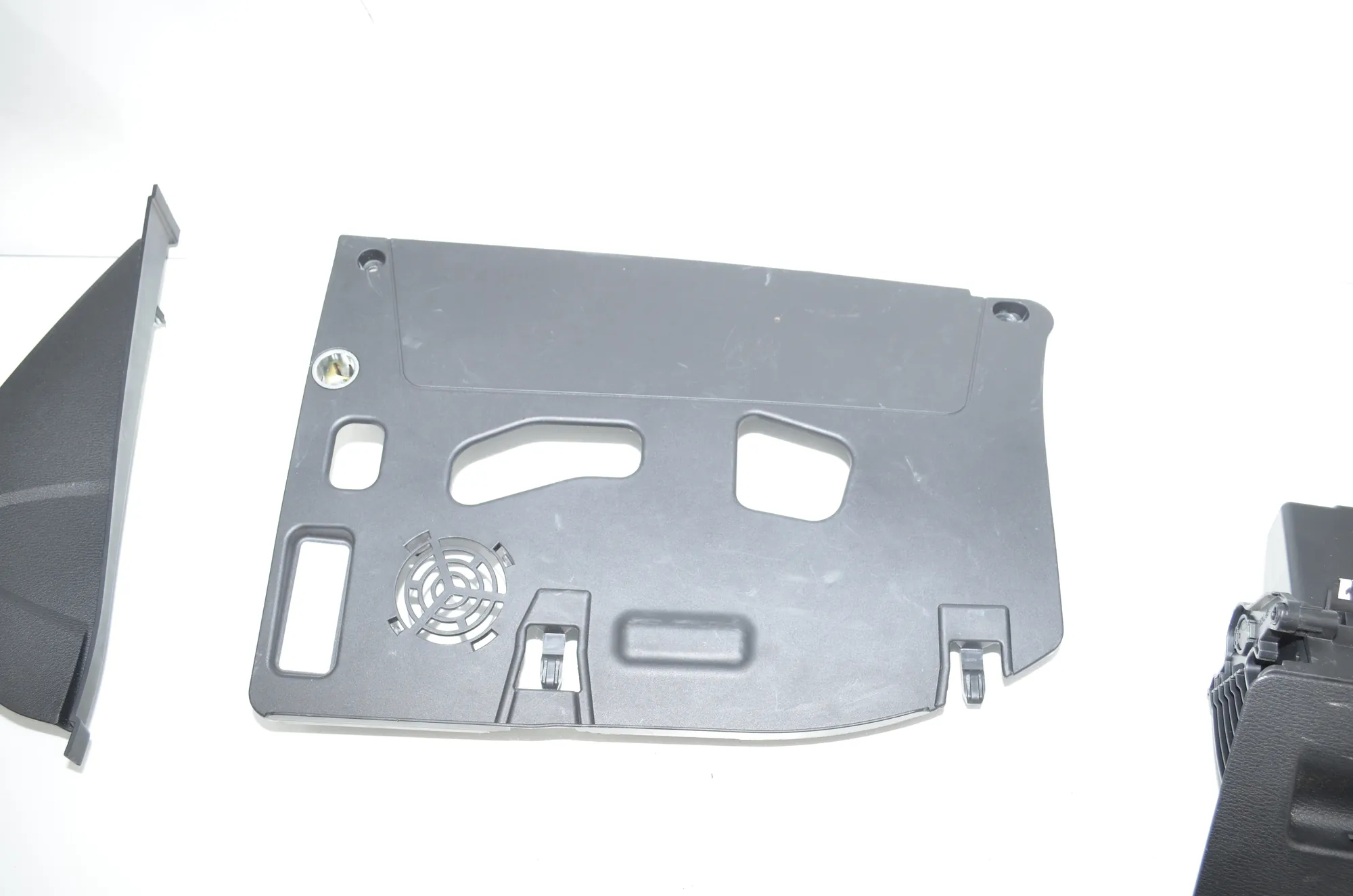 Dashboard Lower Trim – OEM 9292147 · BMW X1 (F48) xDrive 18 d 2017 – 3