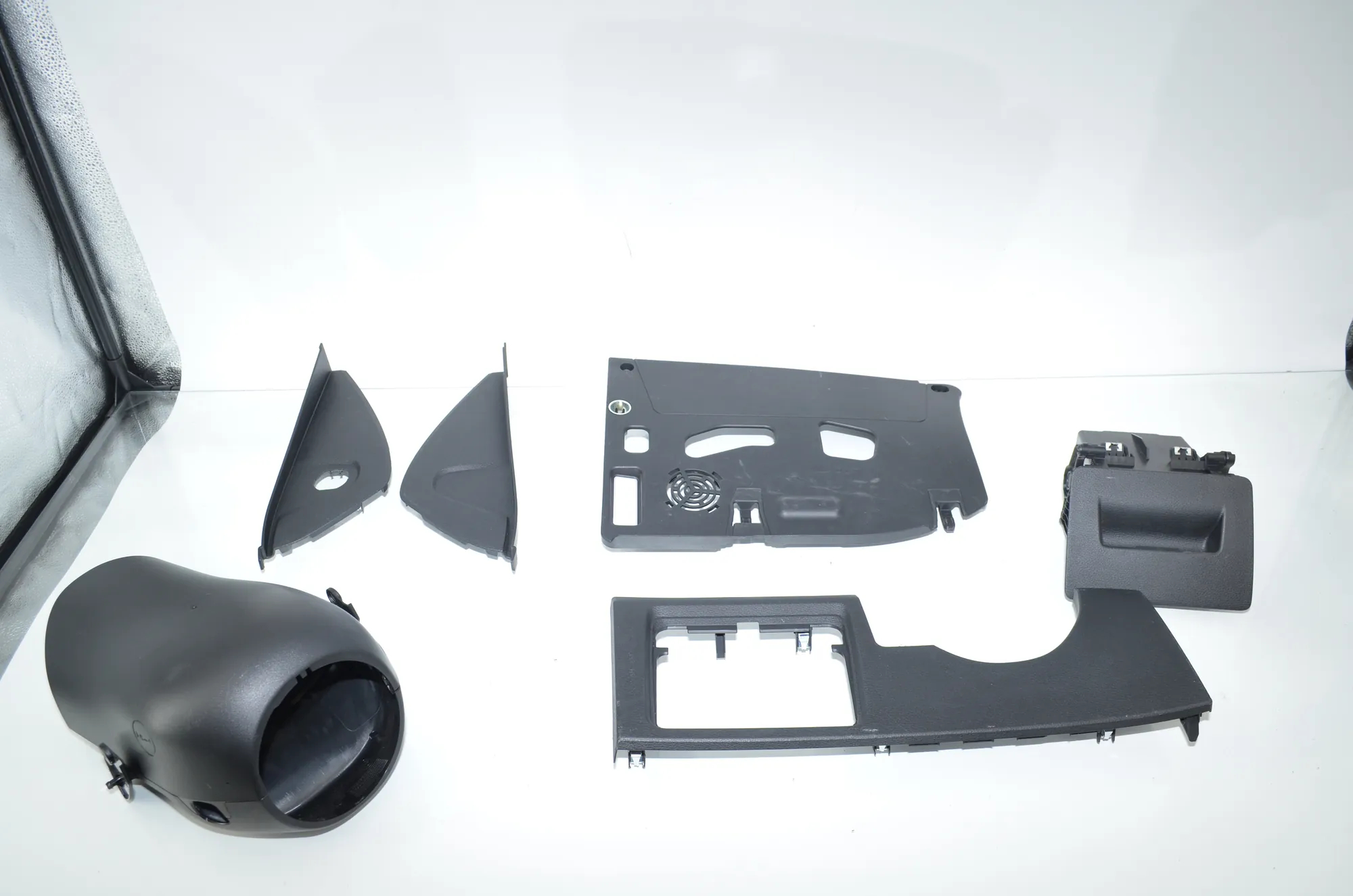 Dashboard Lower Trim – OEM 9292147 · BMW X1 (F48) xDrive 18 d 2017