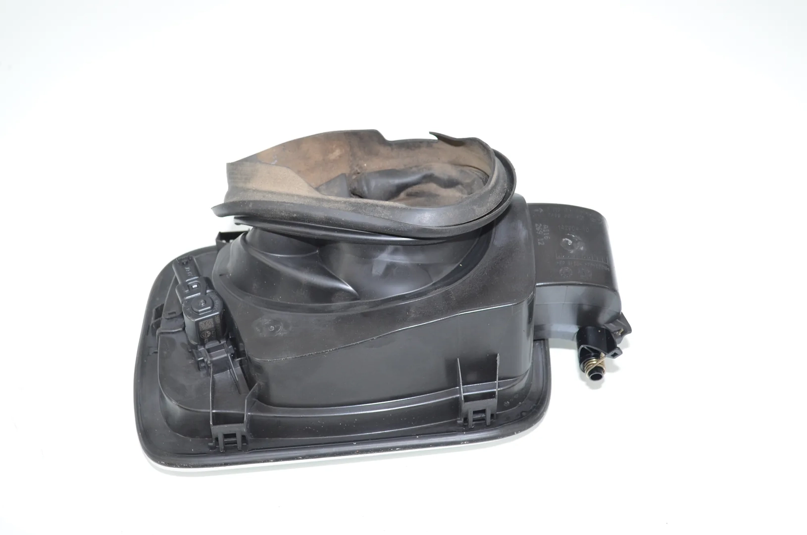 Fuel Tank Flap Cap – OEM 7359171 · BMW X1 (F48) xDrive 18 d 2017 – 3