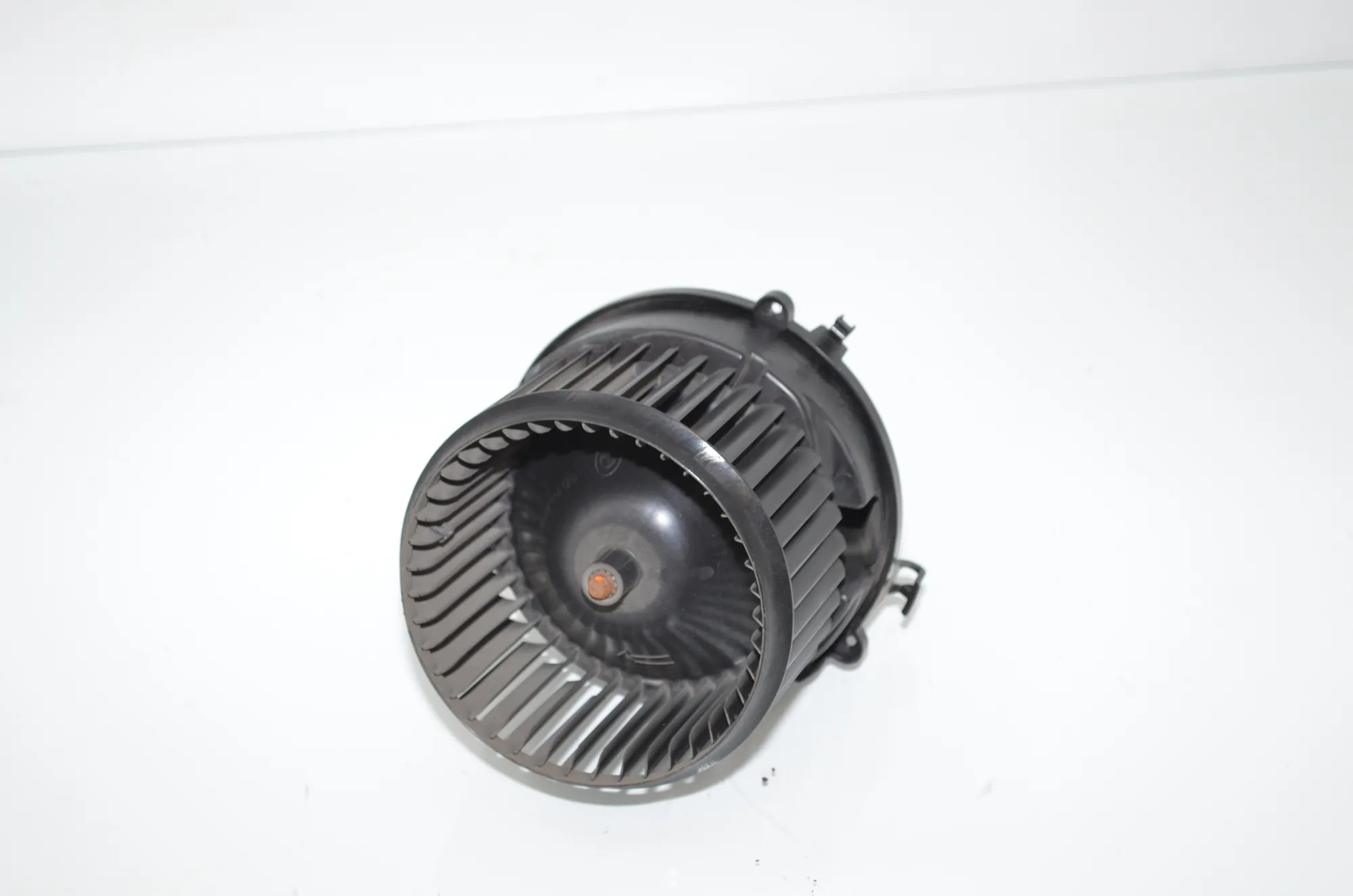 Heater Blower Fan – OEM 9297752 · BMW X1 (F48) xDrive 18 d 2017