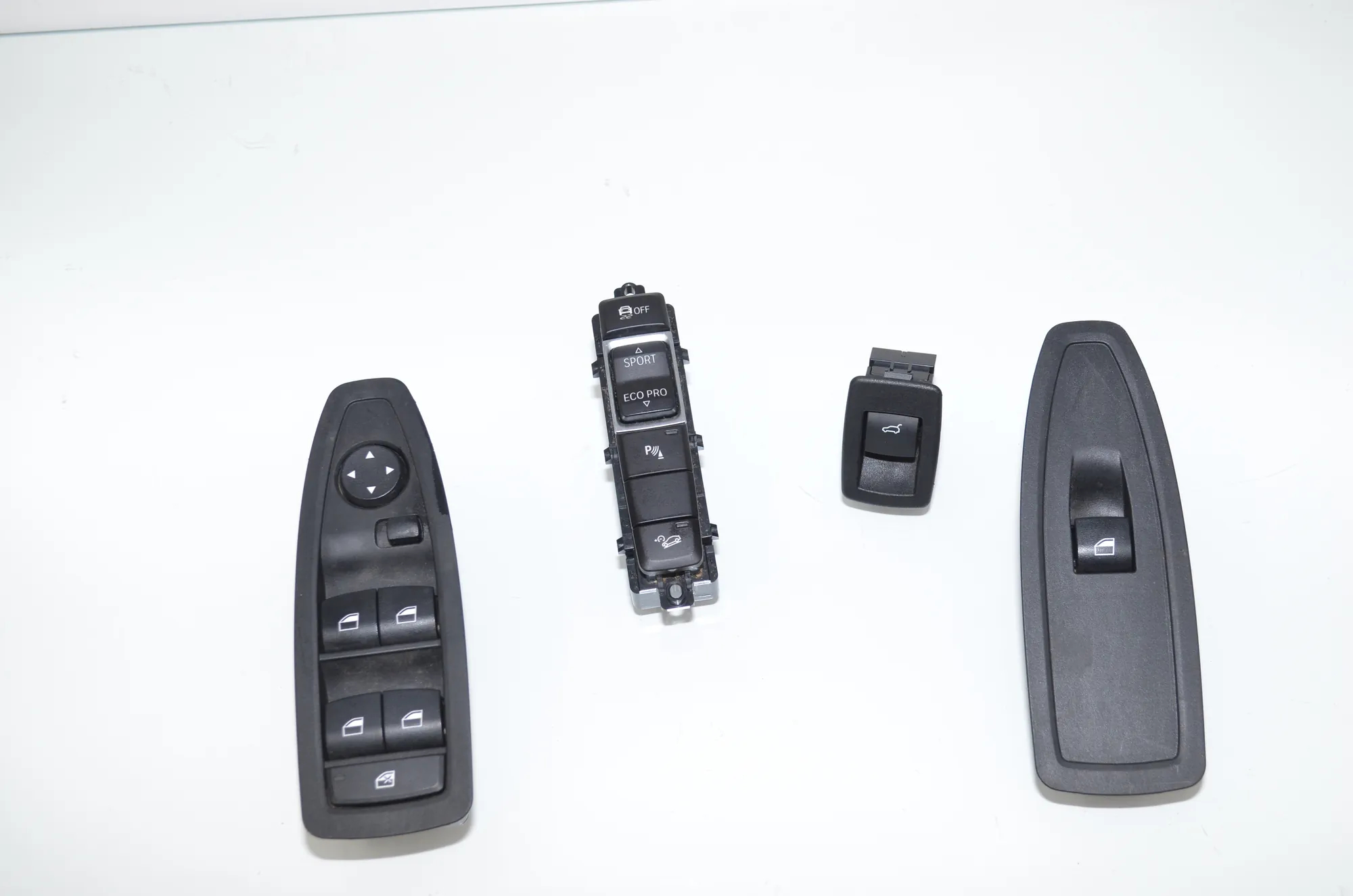 Switches – OEM 9208107 · BMW X1 (F48) xDrive 18 d 2017