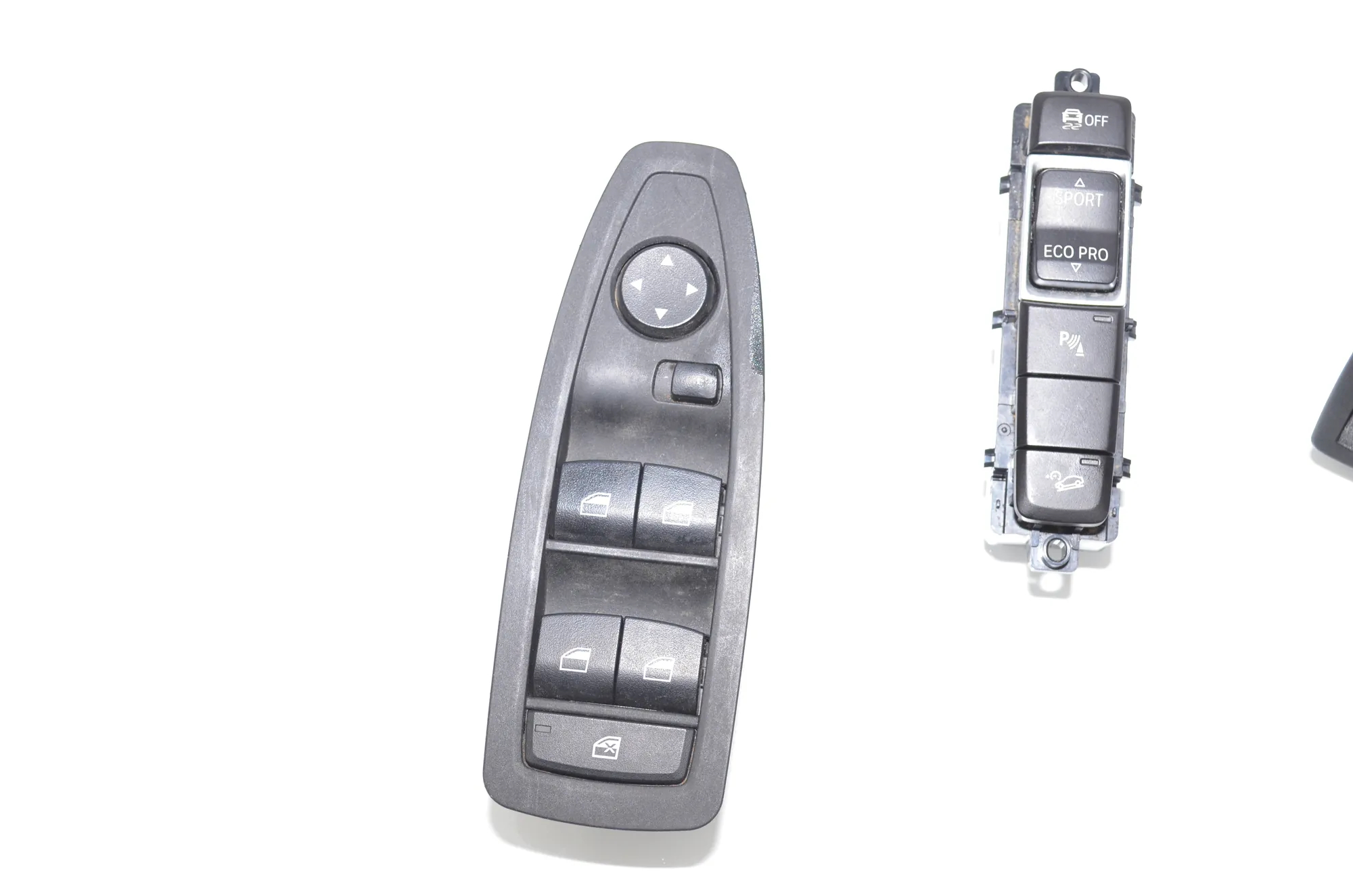 Switches – OEM 9208107 · BMW X1 (F48) xDrive 18 d 2017 – 2